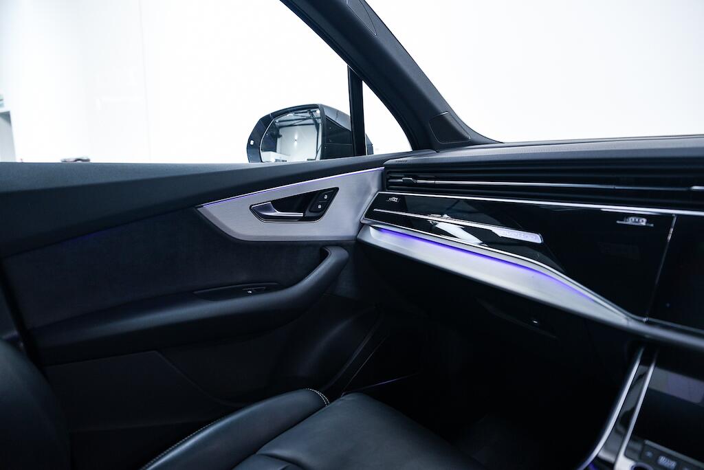 Audi Q7 view 17