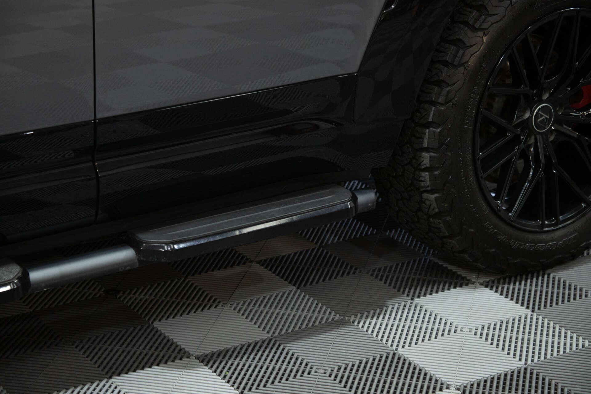 Land Rover Defender view 27