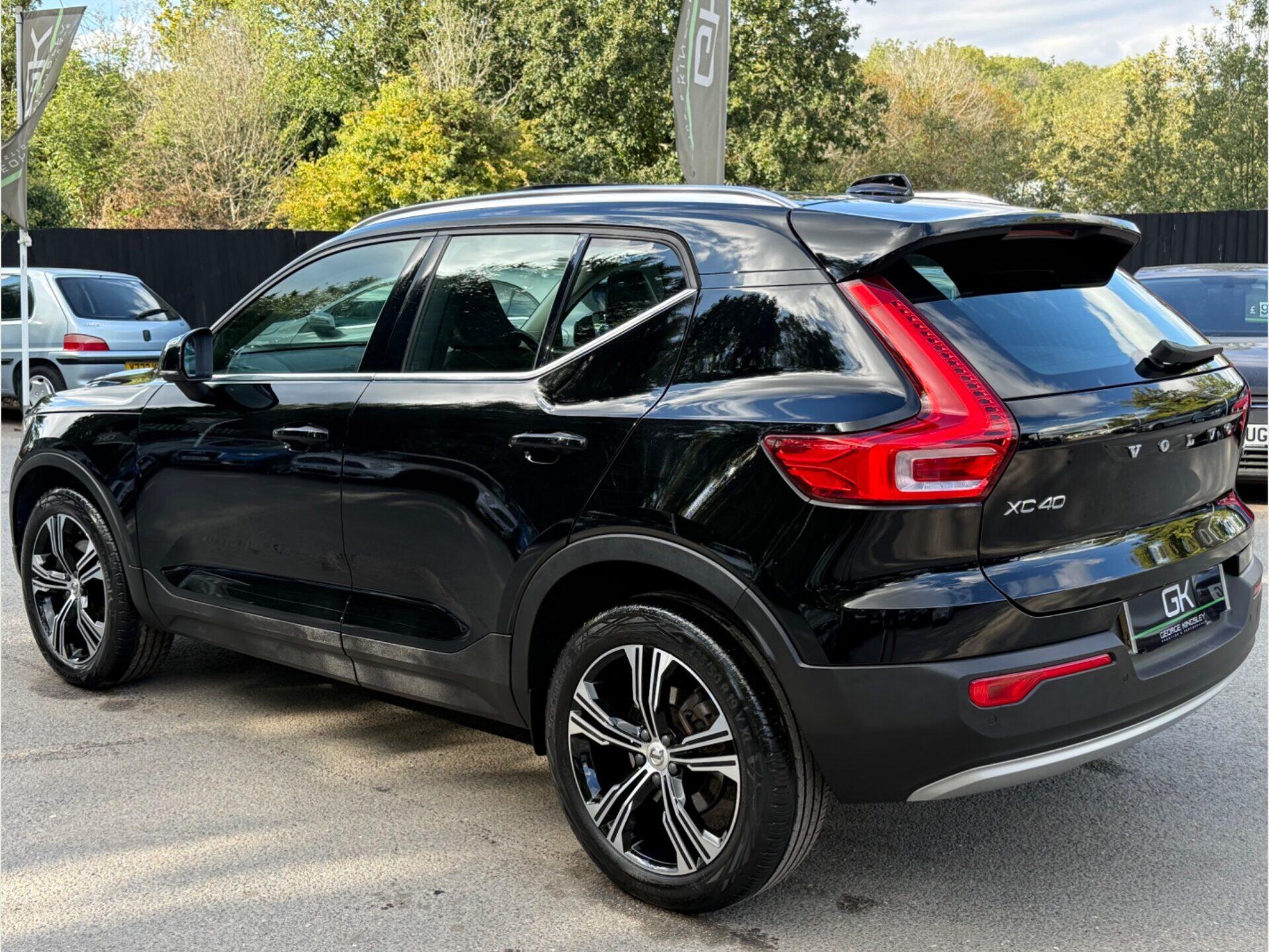 Volvo XC40 view 2