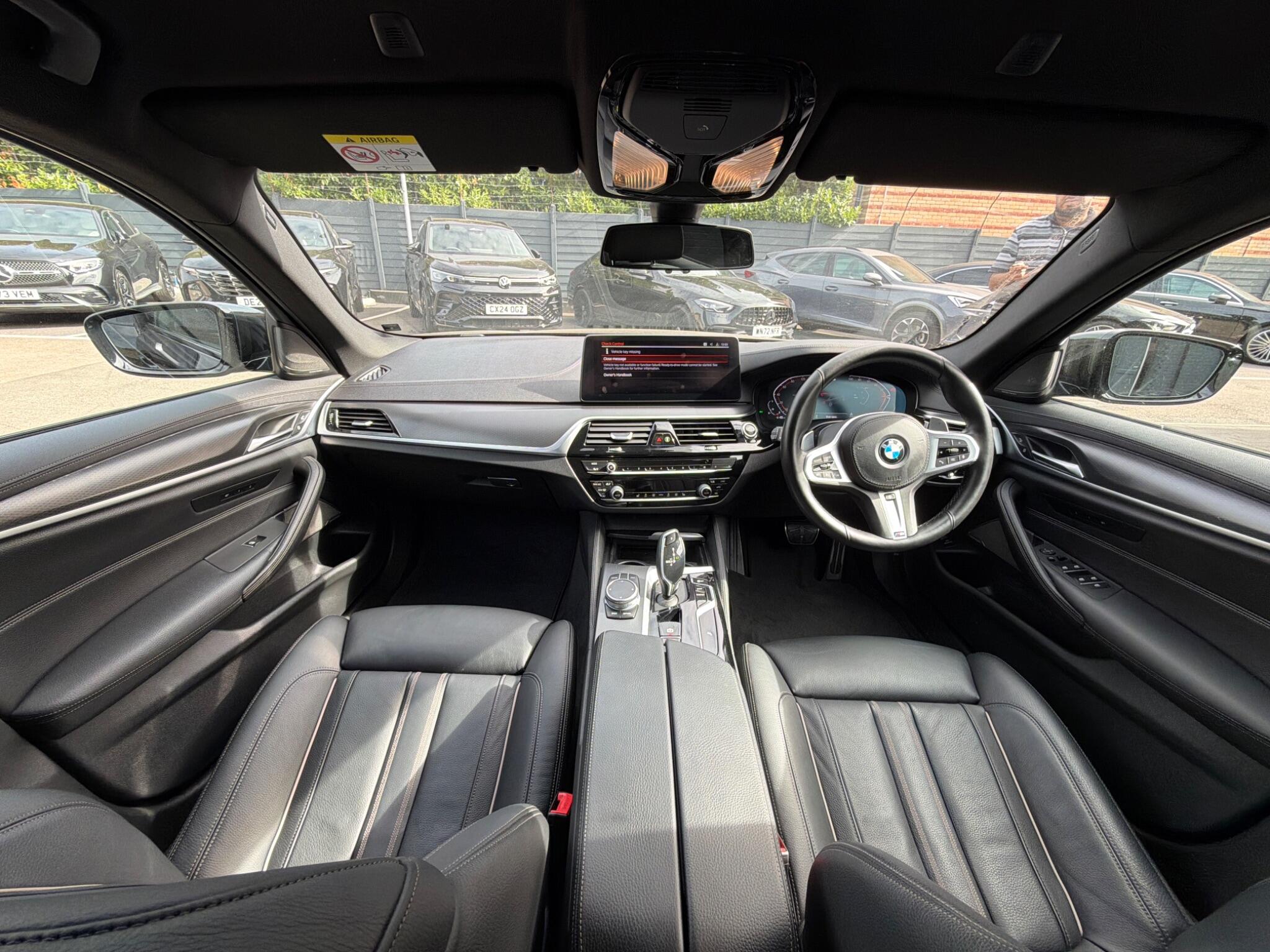 BMW 5 Series view 25