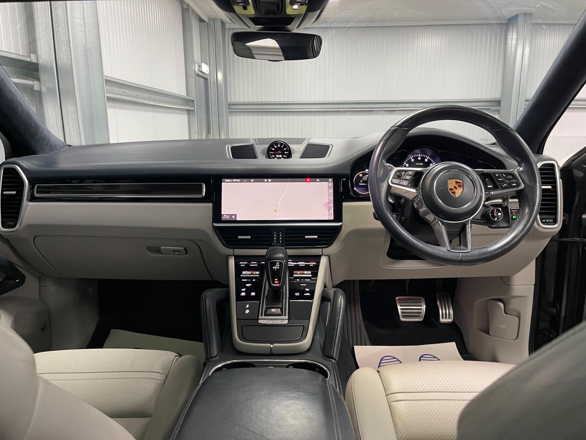 Porsche Cayenne view 35