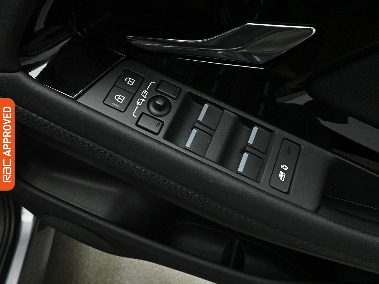 Land Rover Range Rover Evoque view 25