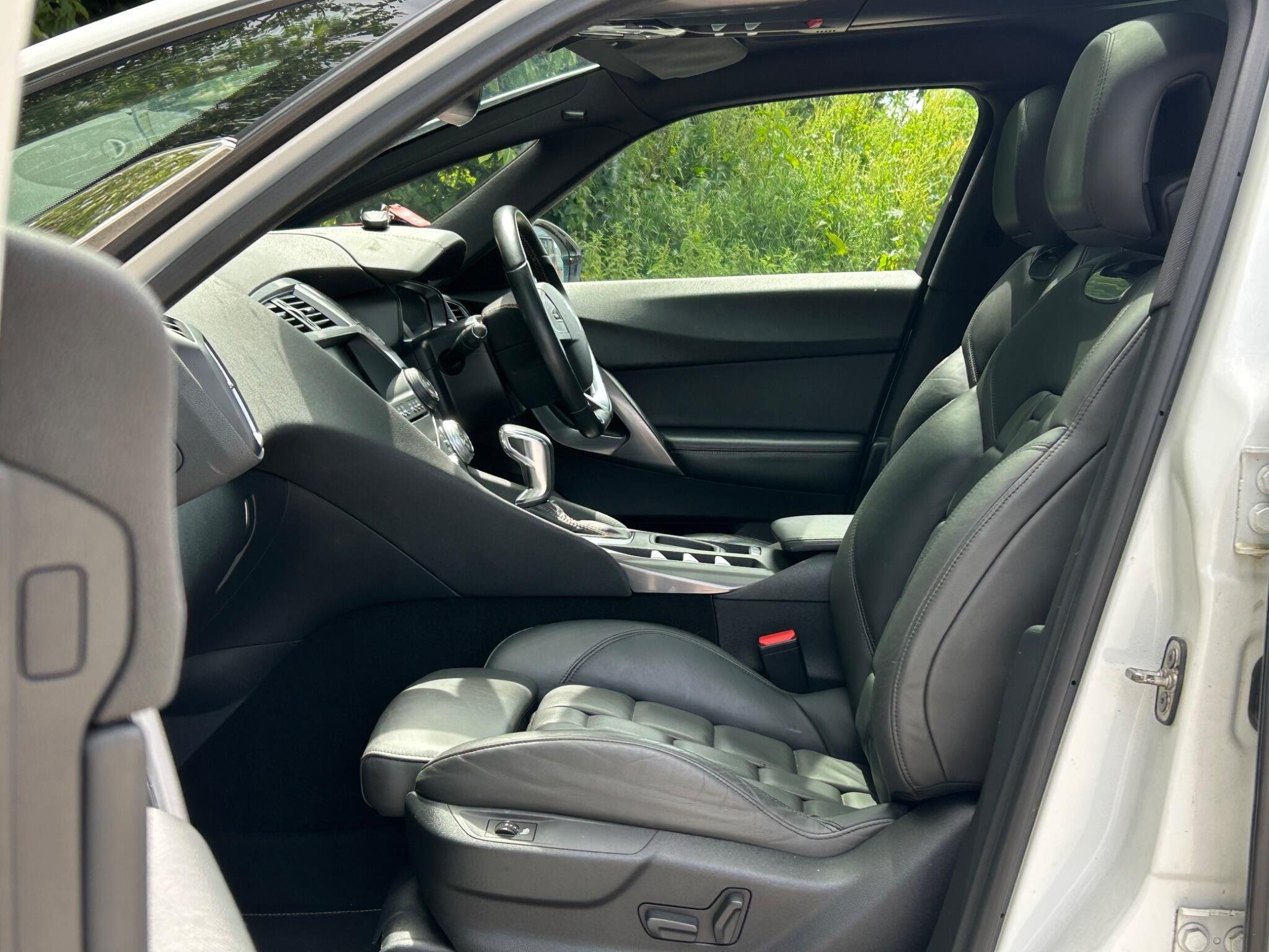 DS Automobiles DS 5 view 46