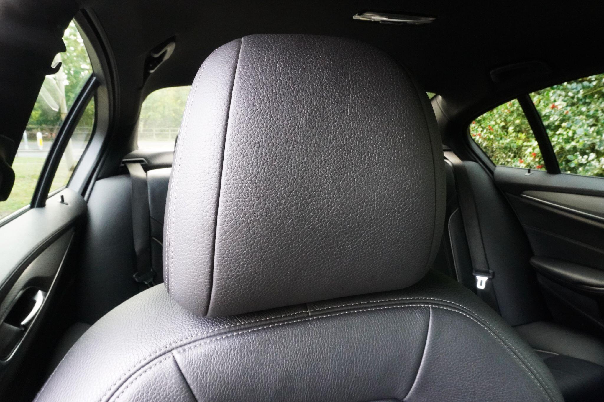 BMW 5 Series view 24