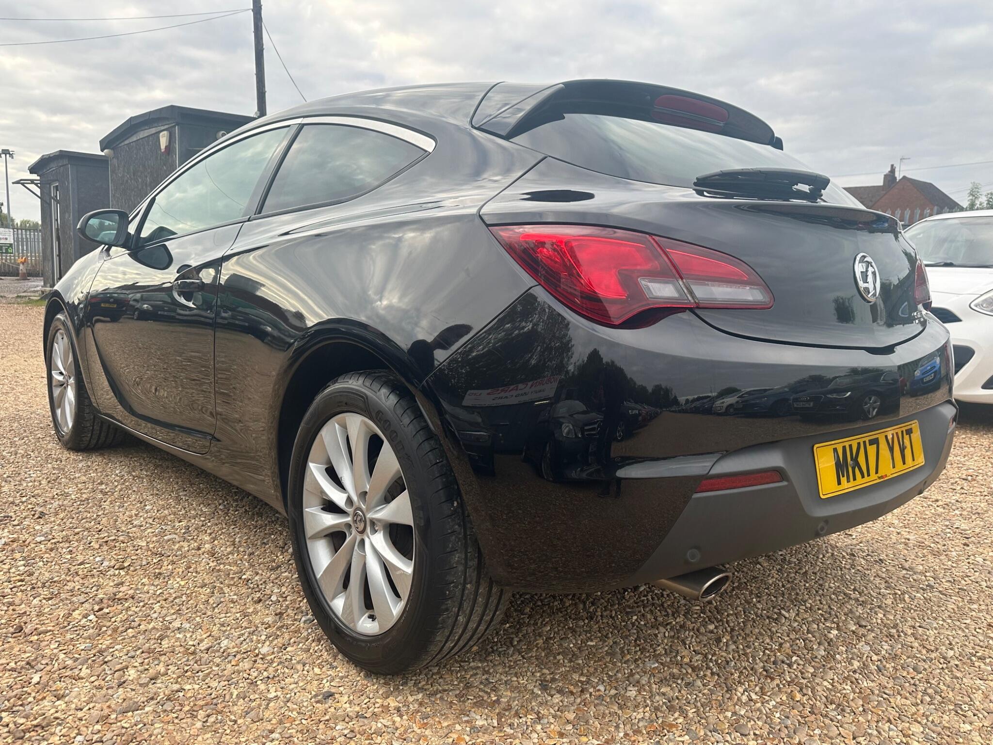 Vauxhall Astra GTC view 4