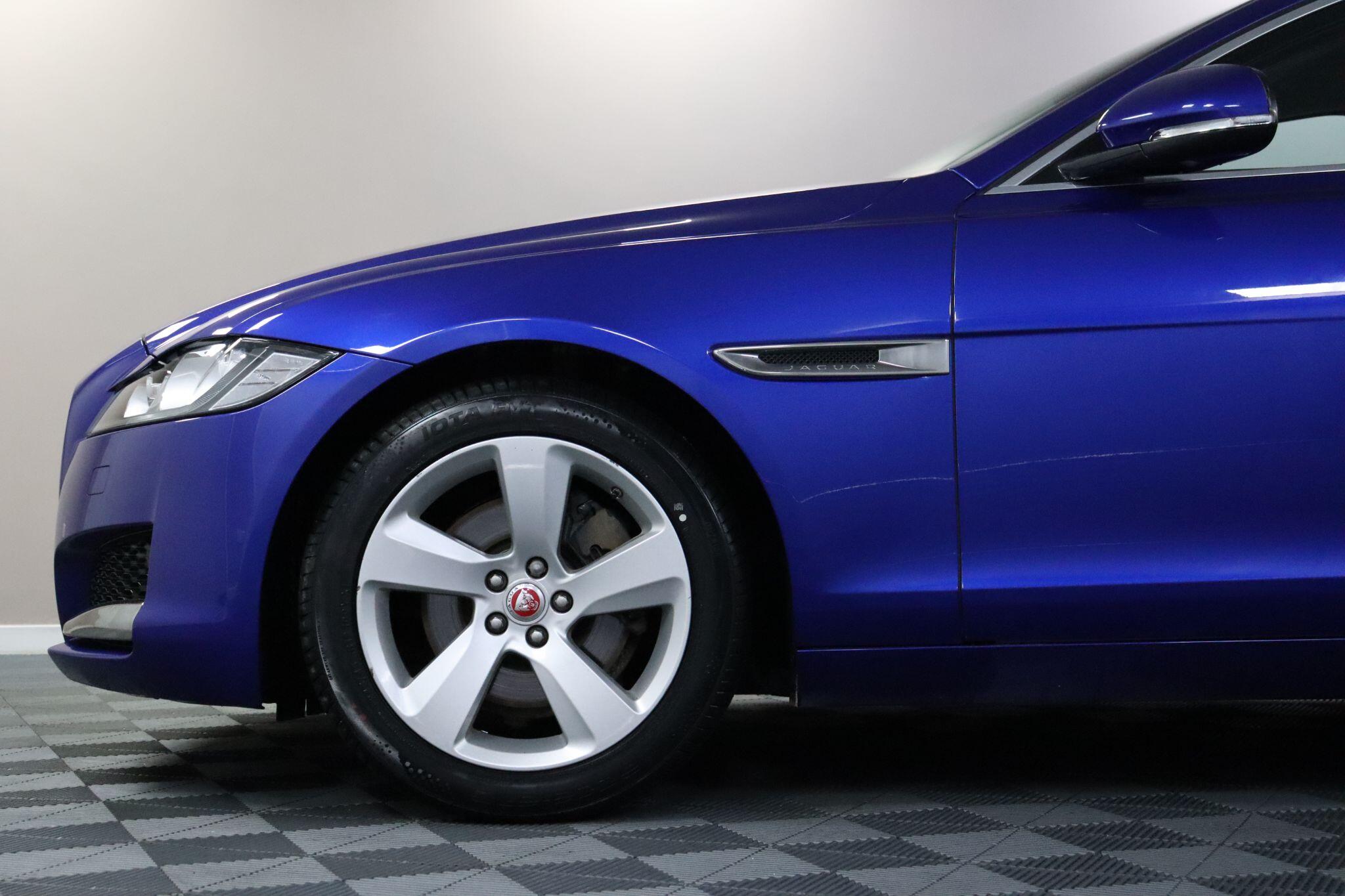 Jaguar XF view 27