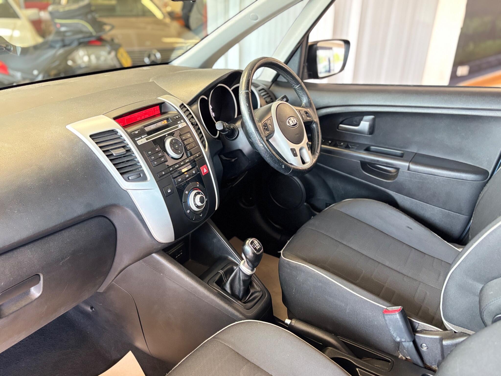 Kia Venga view 11