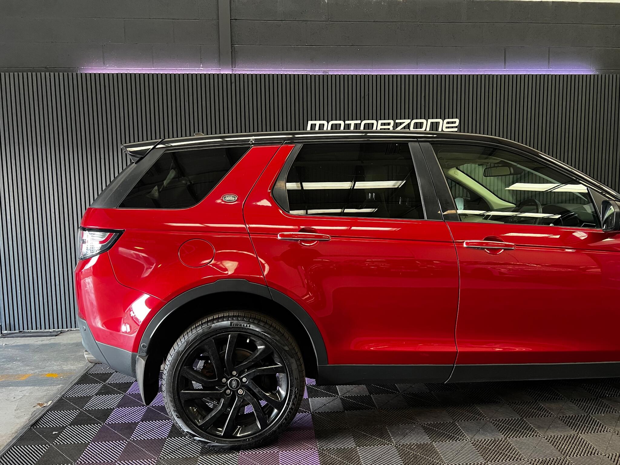 Land Rover Discovery Sport view 7