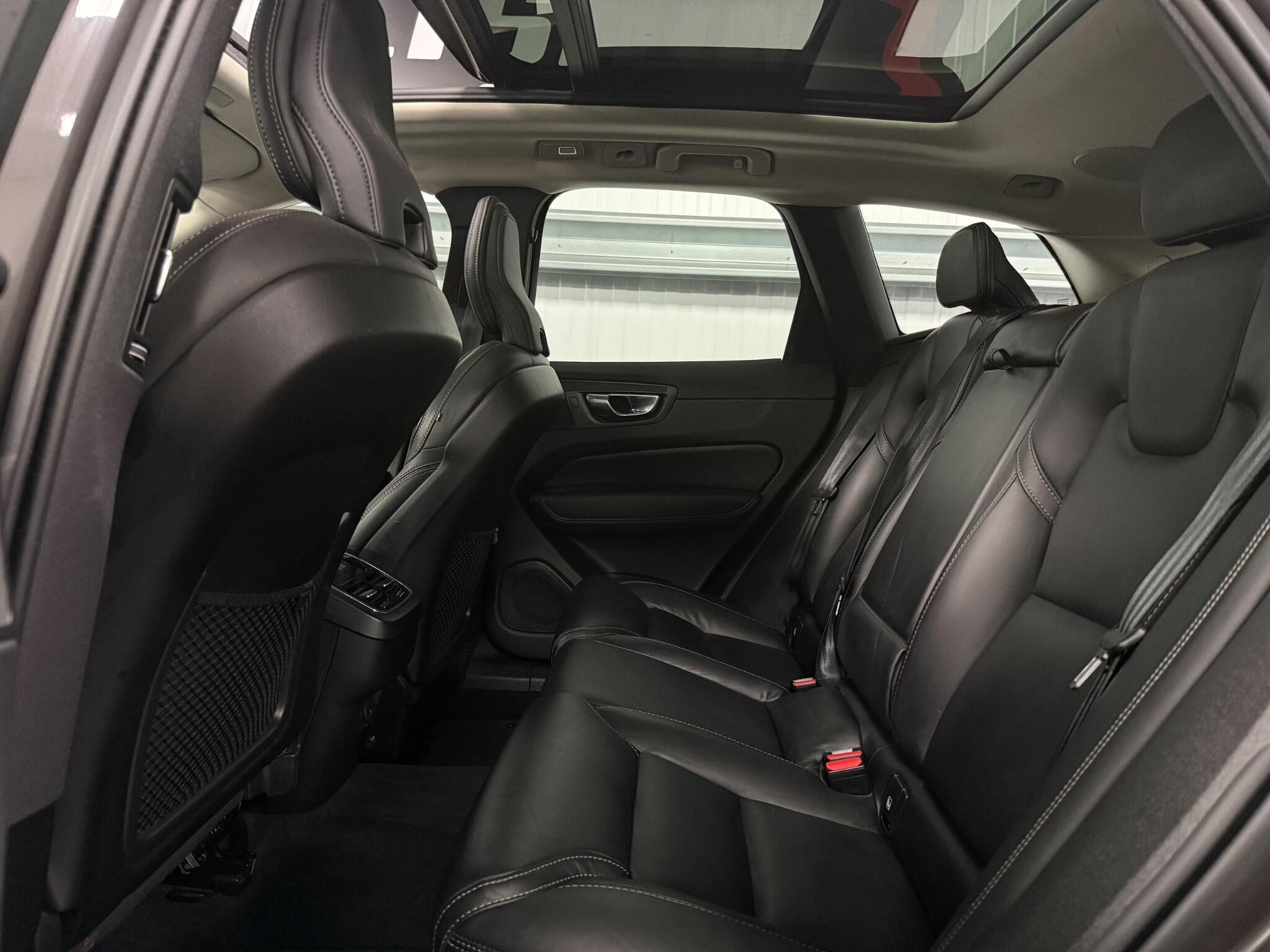 Volvo XC60 view 21