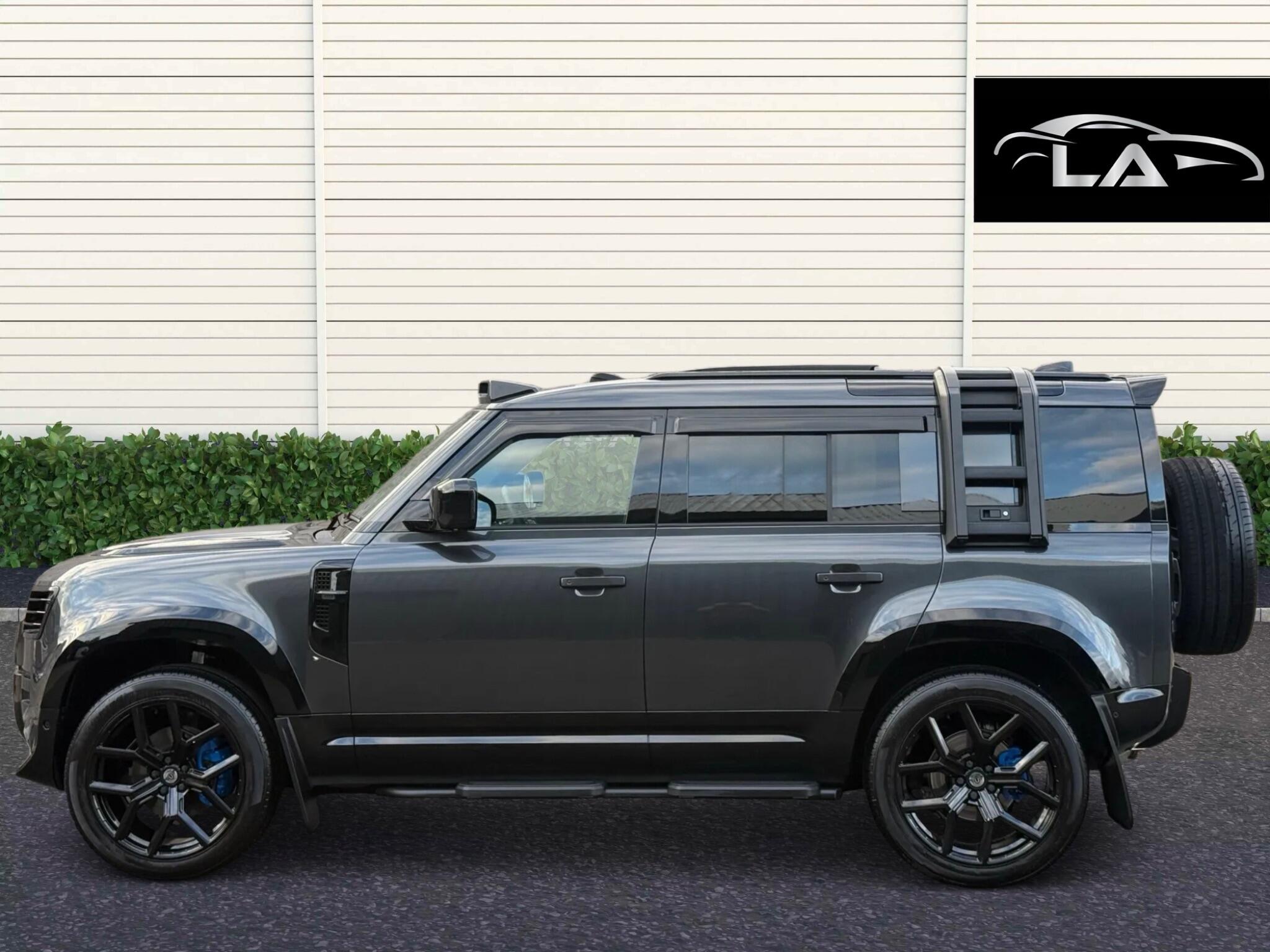 Land Rover Defender view 3