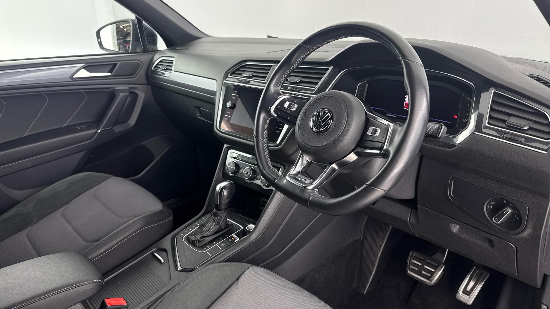Volkswagen Tiguan Allspace view 9