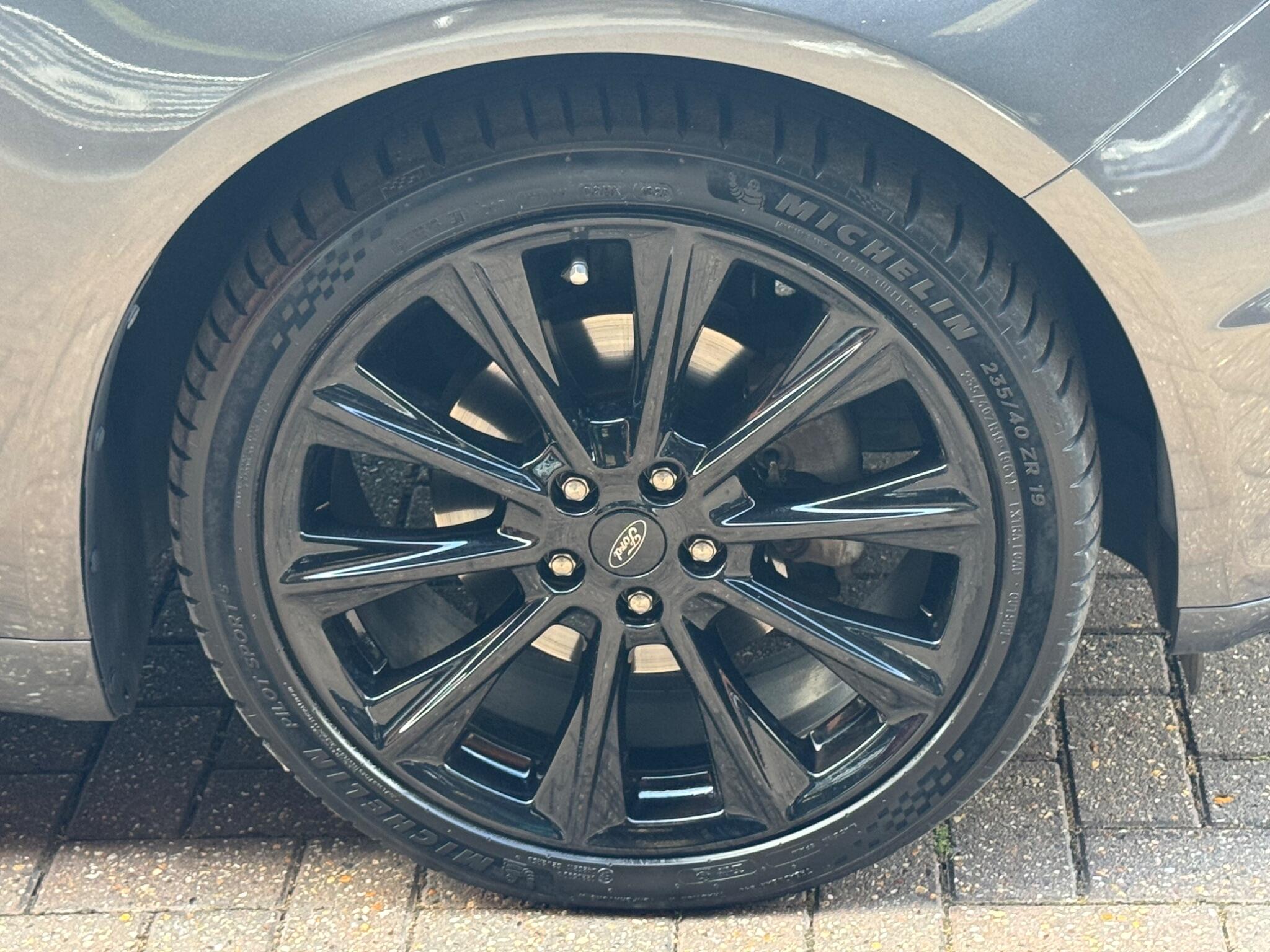 Ford Mondeo view 42