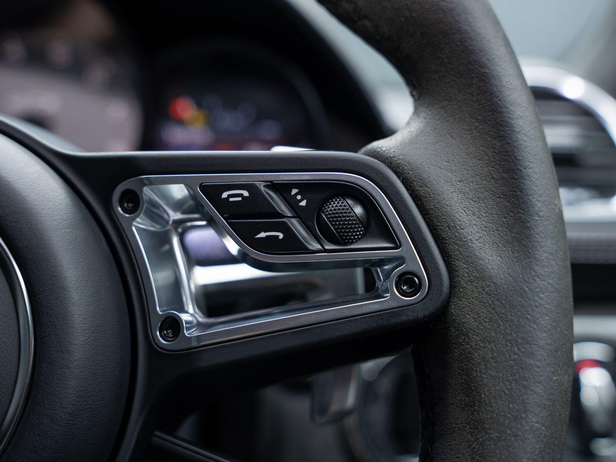 Porsche Cayman view 22