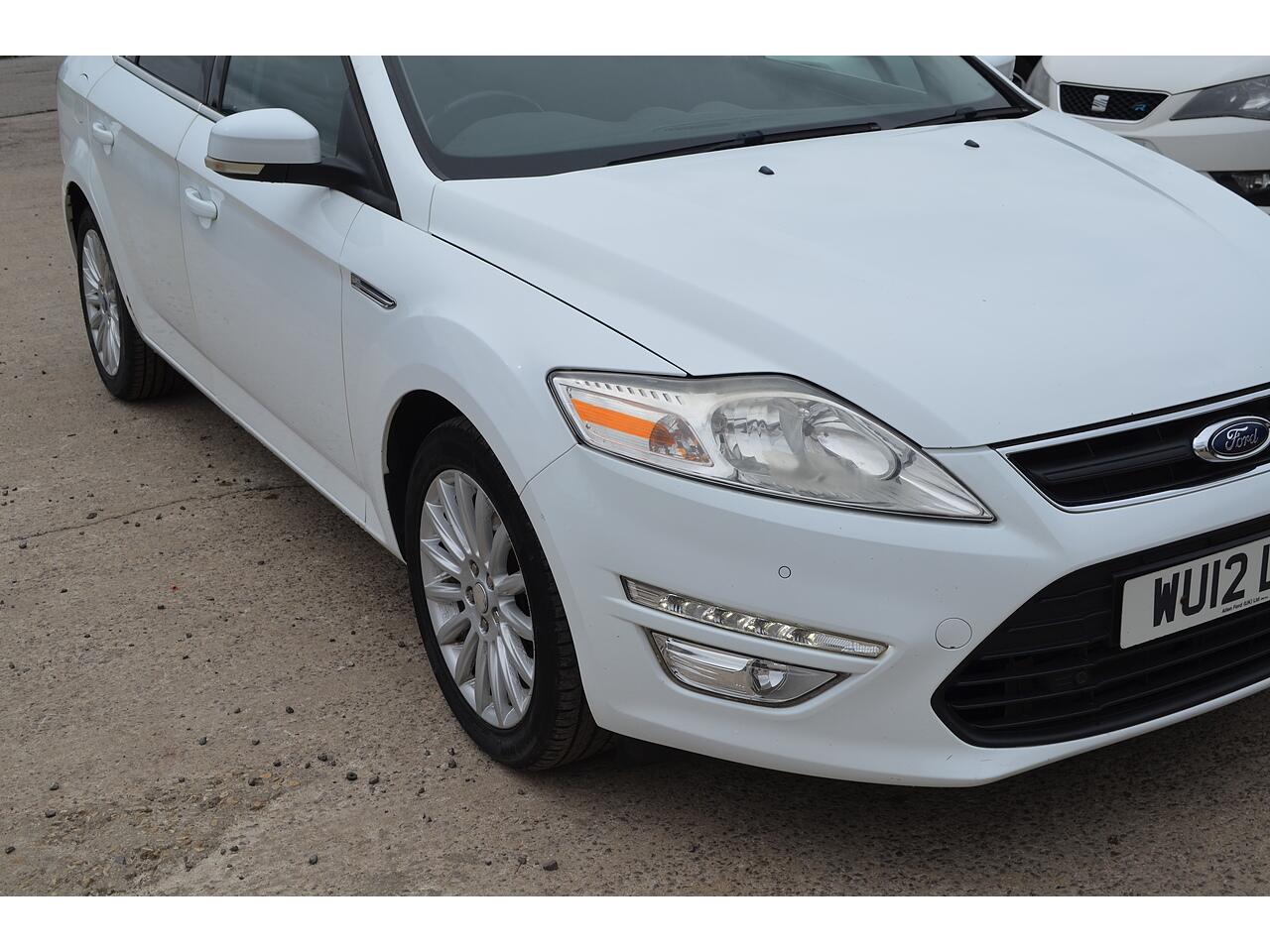 Ford Mondeo view 25