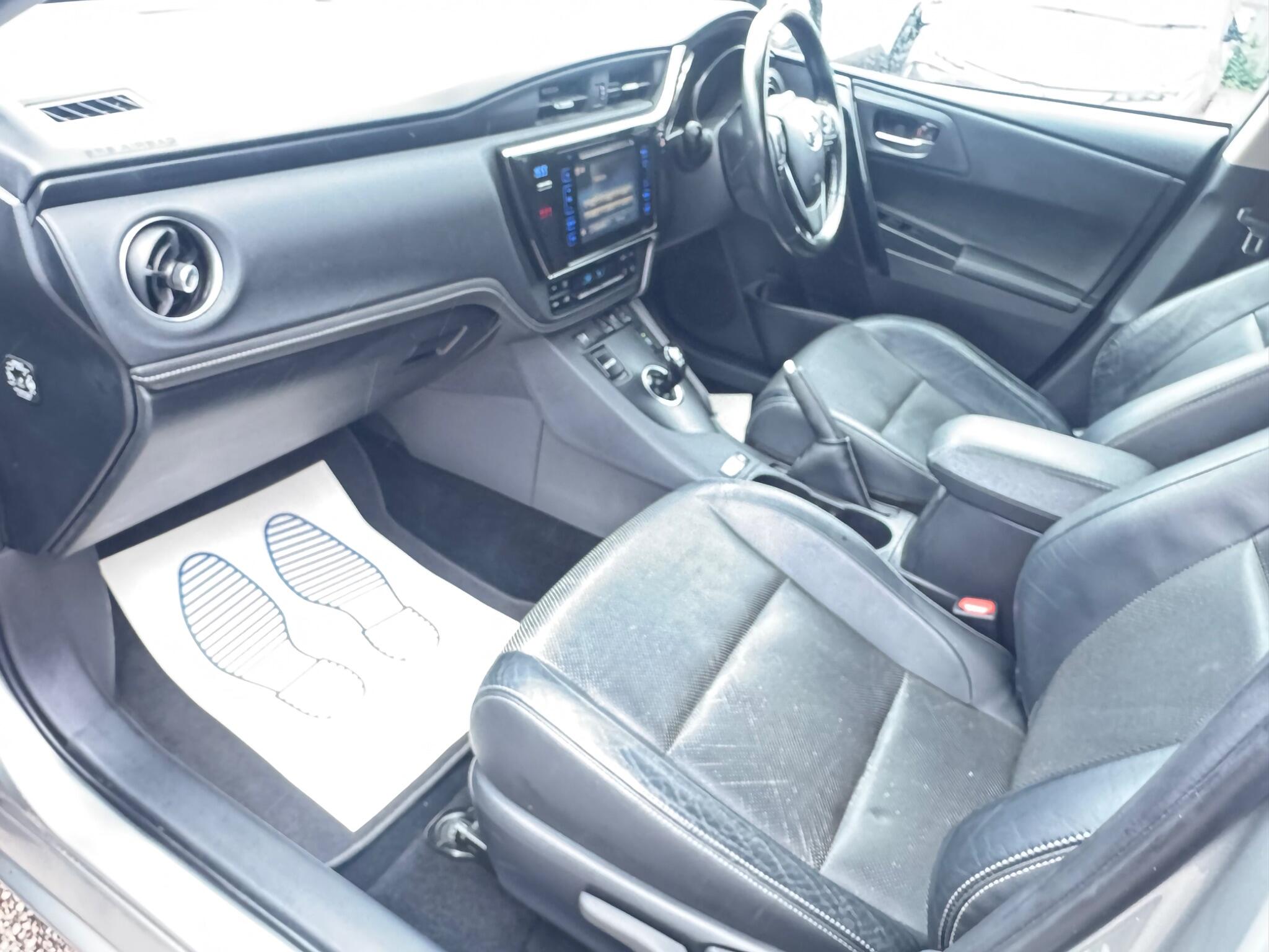 Toyota Auris view 10
