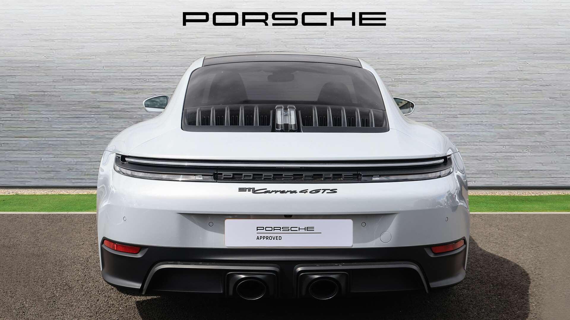 Porsche 911 view 10