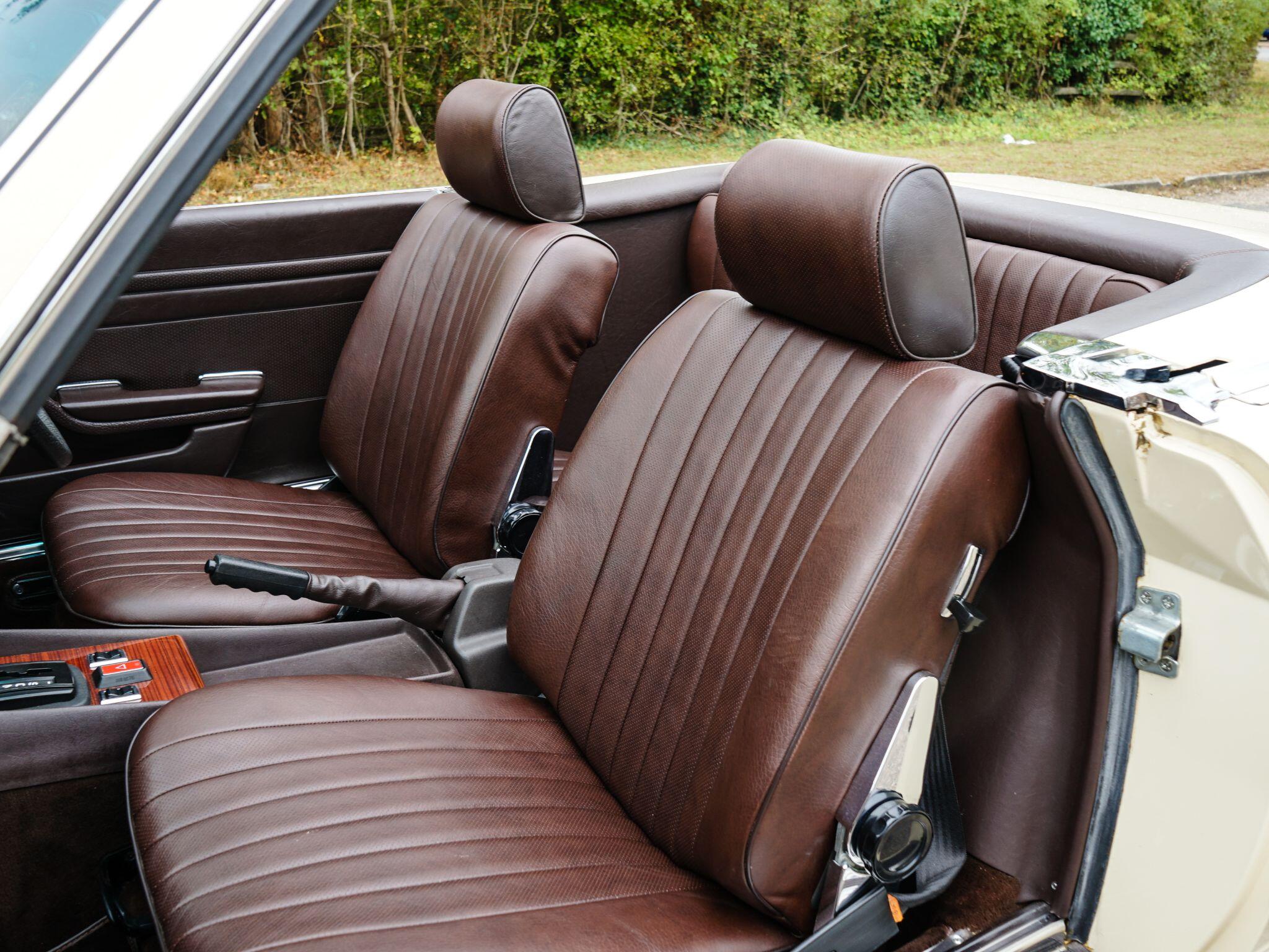 Mercedes-Benz 500 SL view 12