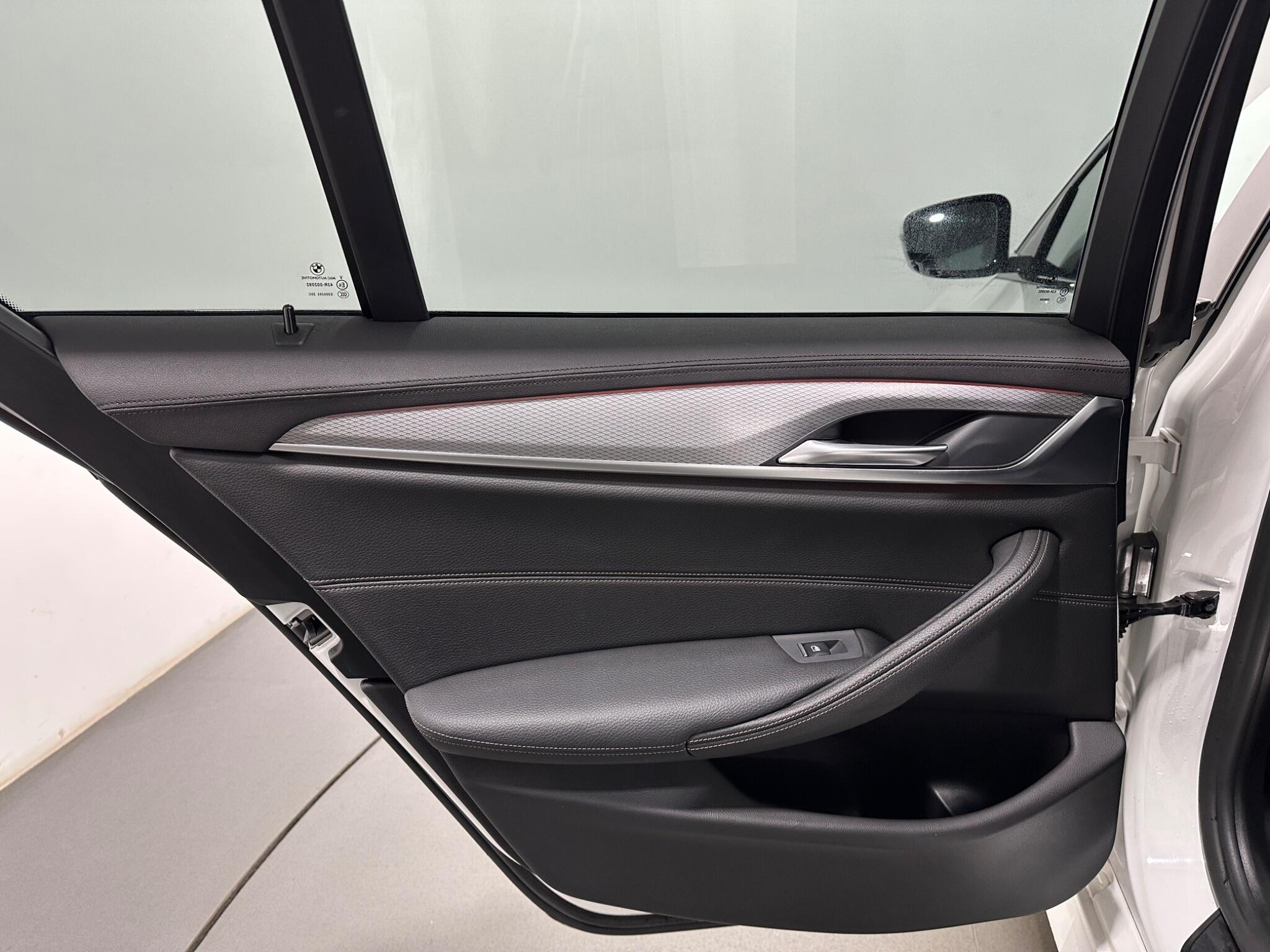 BMW 5 Series view 41