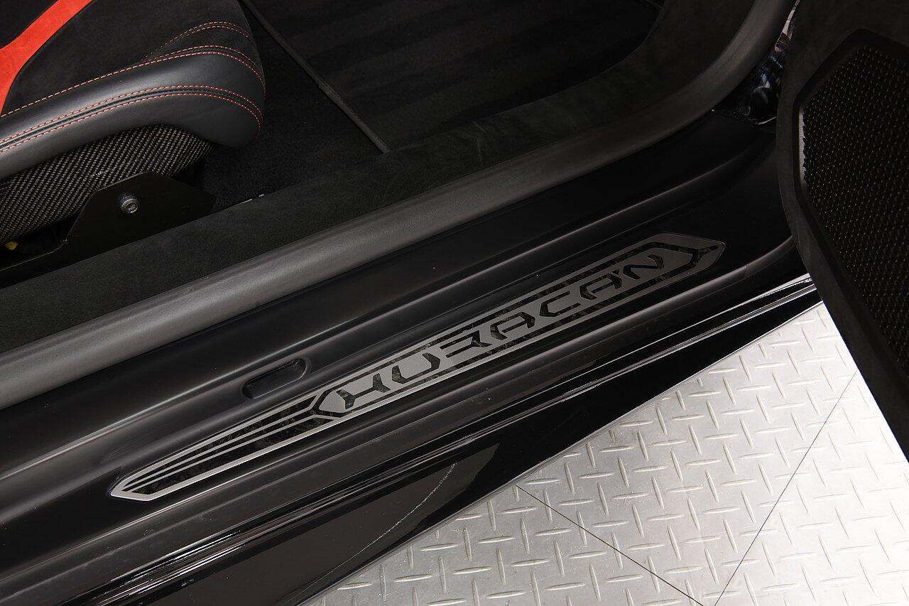 Lamborghini Huracan view 28