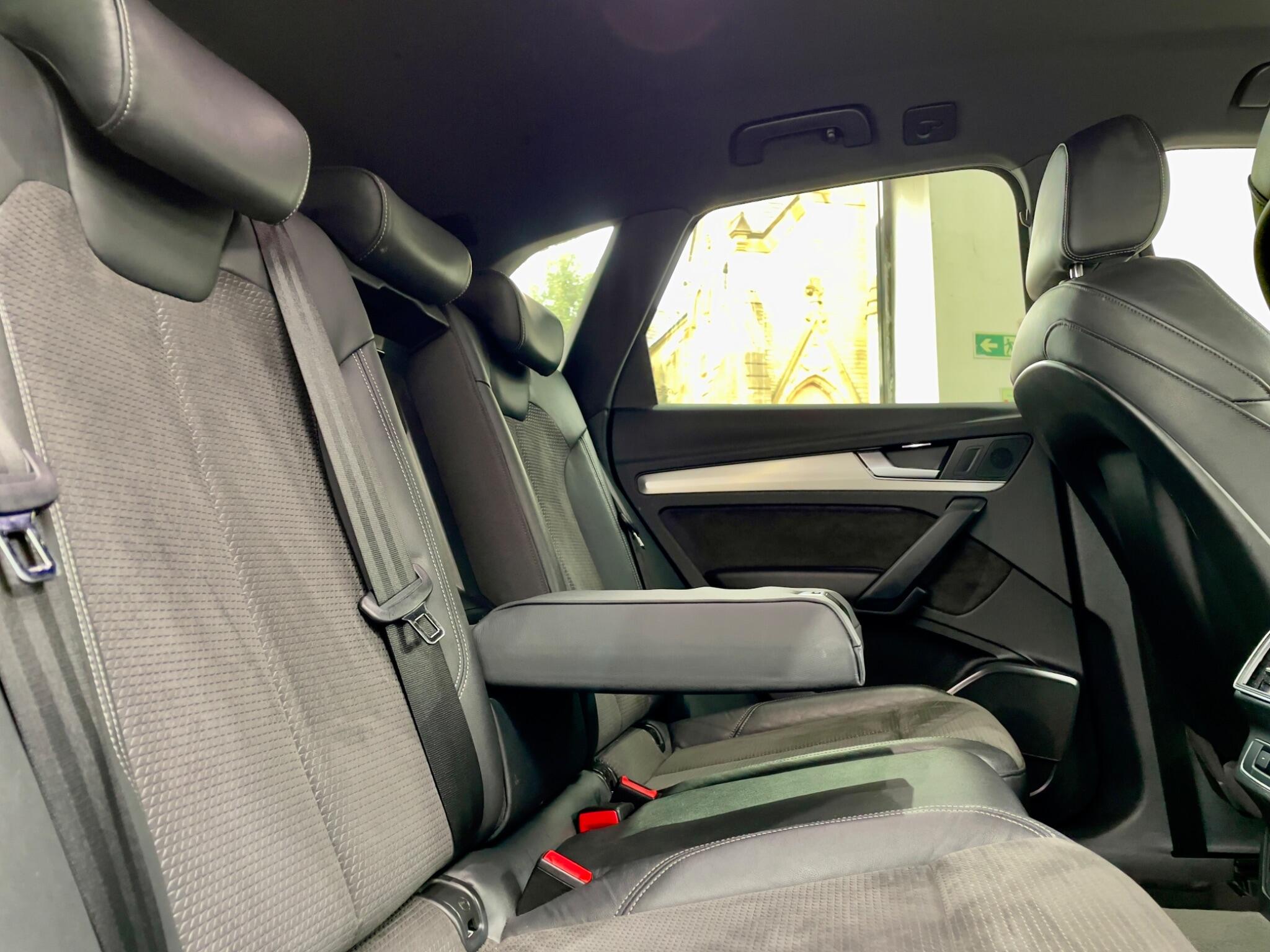 Audi Q5 view 8