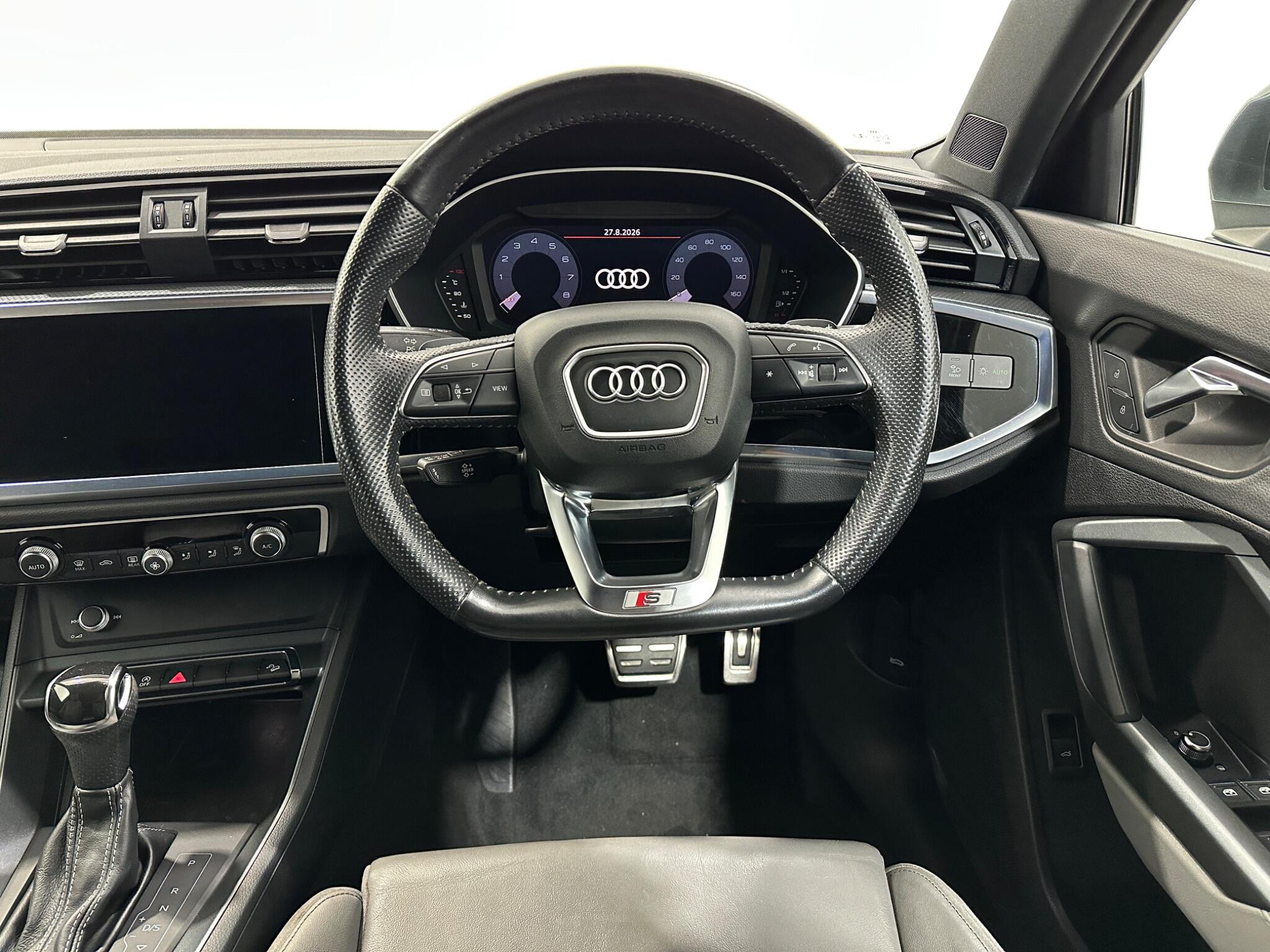 Audi Q3 view 13