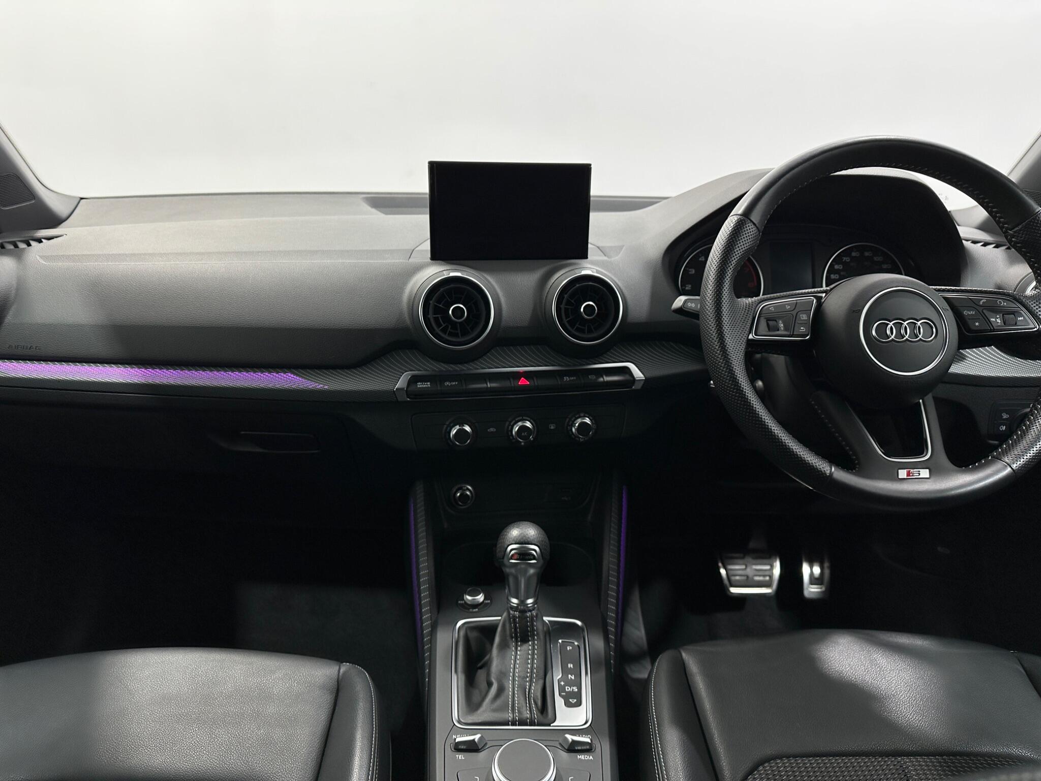 Audi Q2 view 20