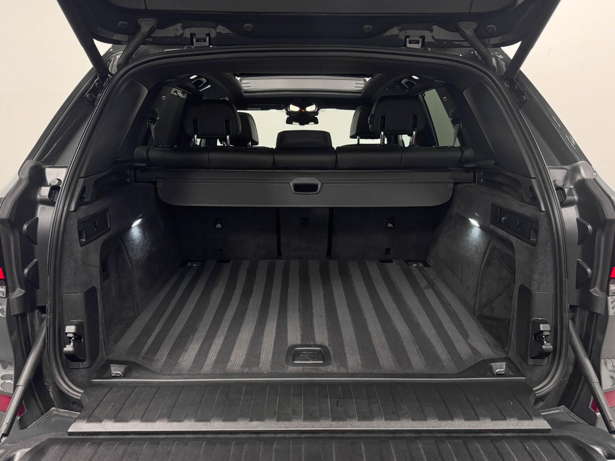 BMW X5 view 12