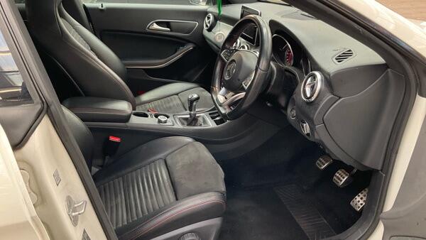 Mercedes-Benz Cla view 3