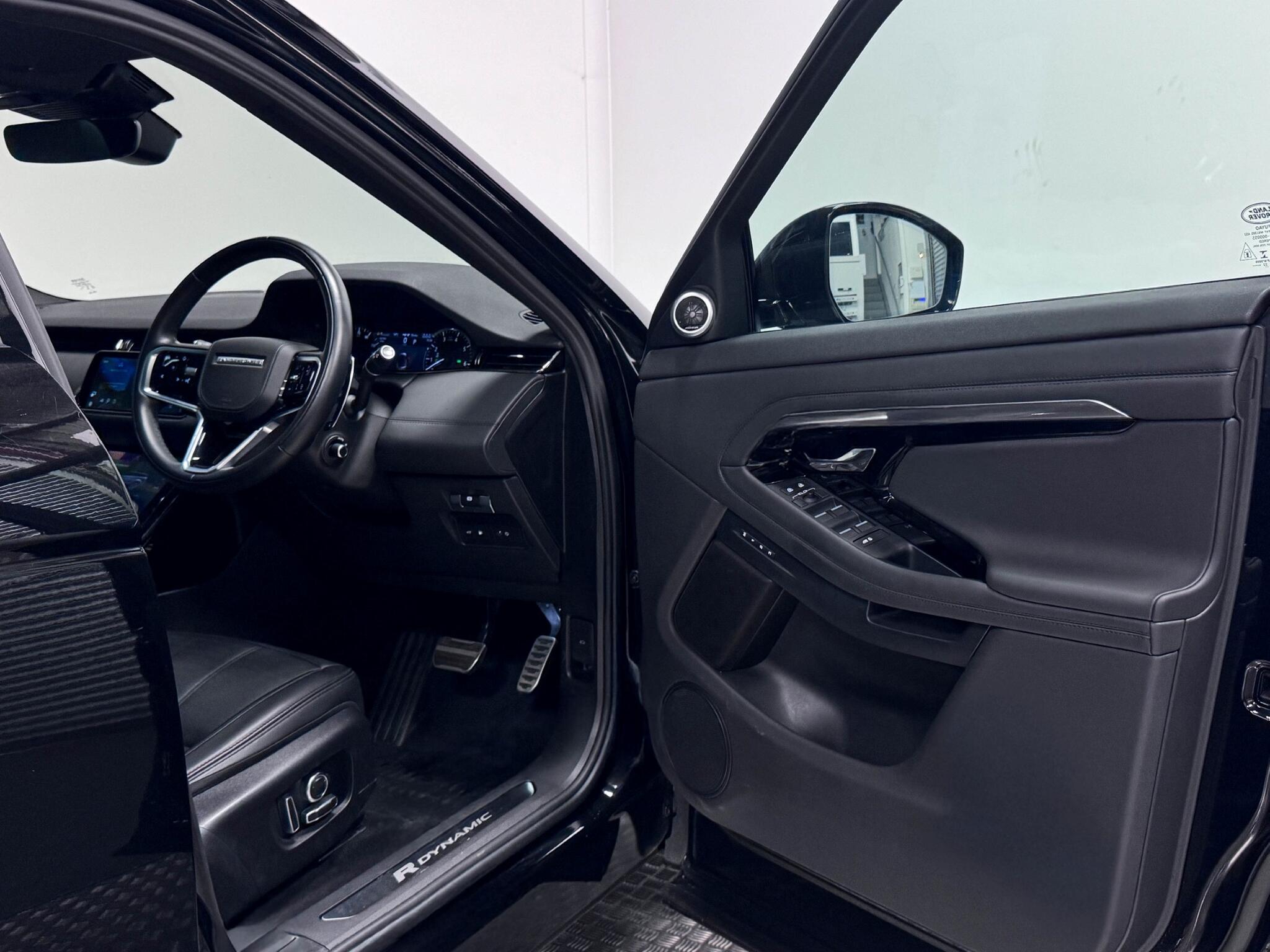 Land Rover Range Rover Evoque view 24