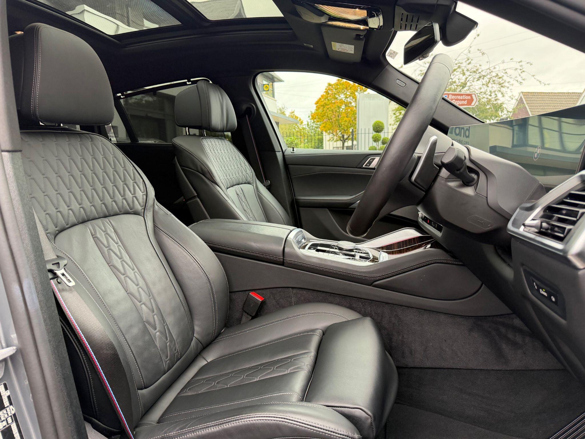 BMW X6 view 16