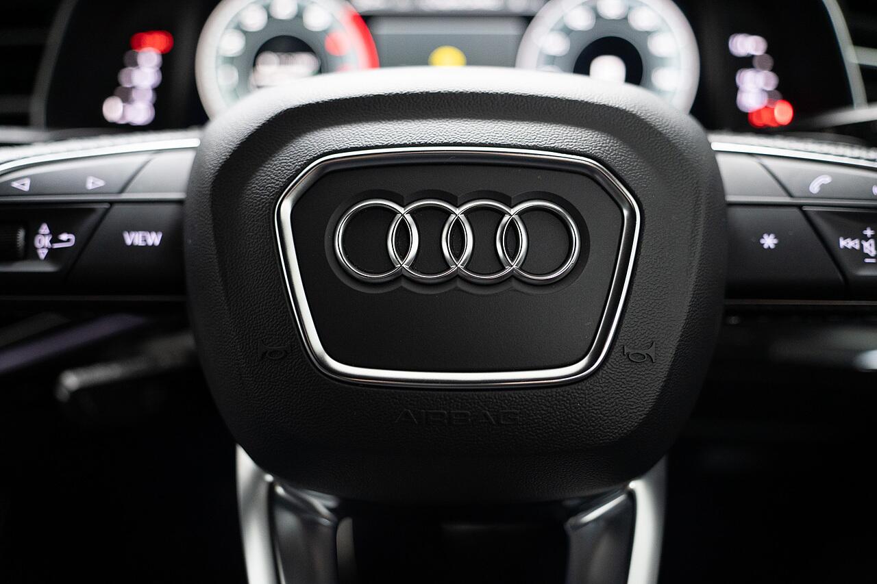 Audi Q7 view 6