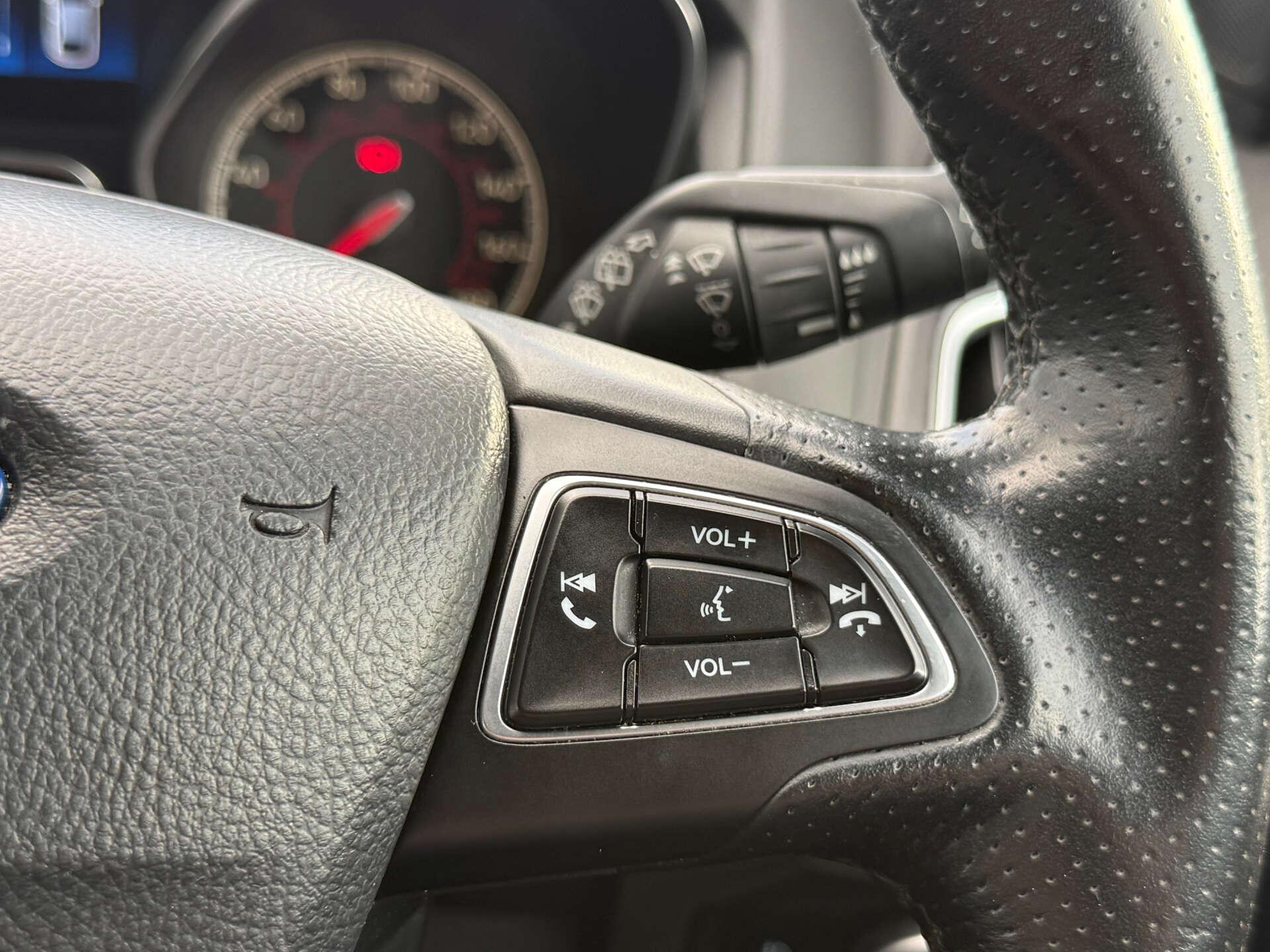 Ford Focus view 47