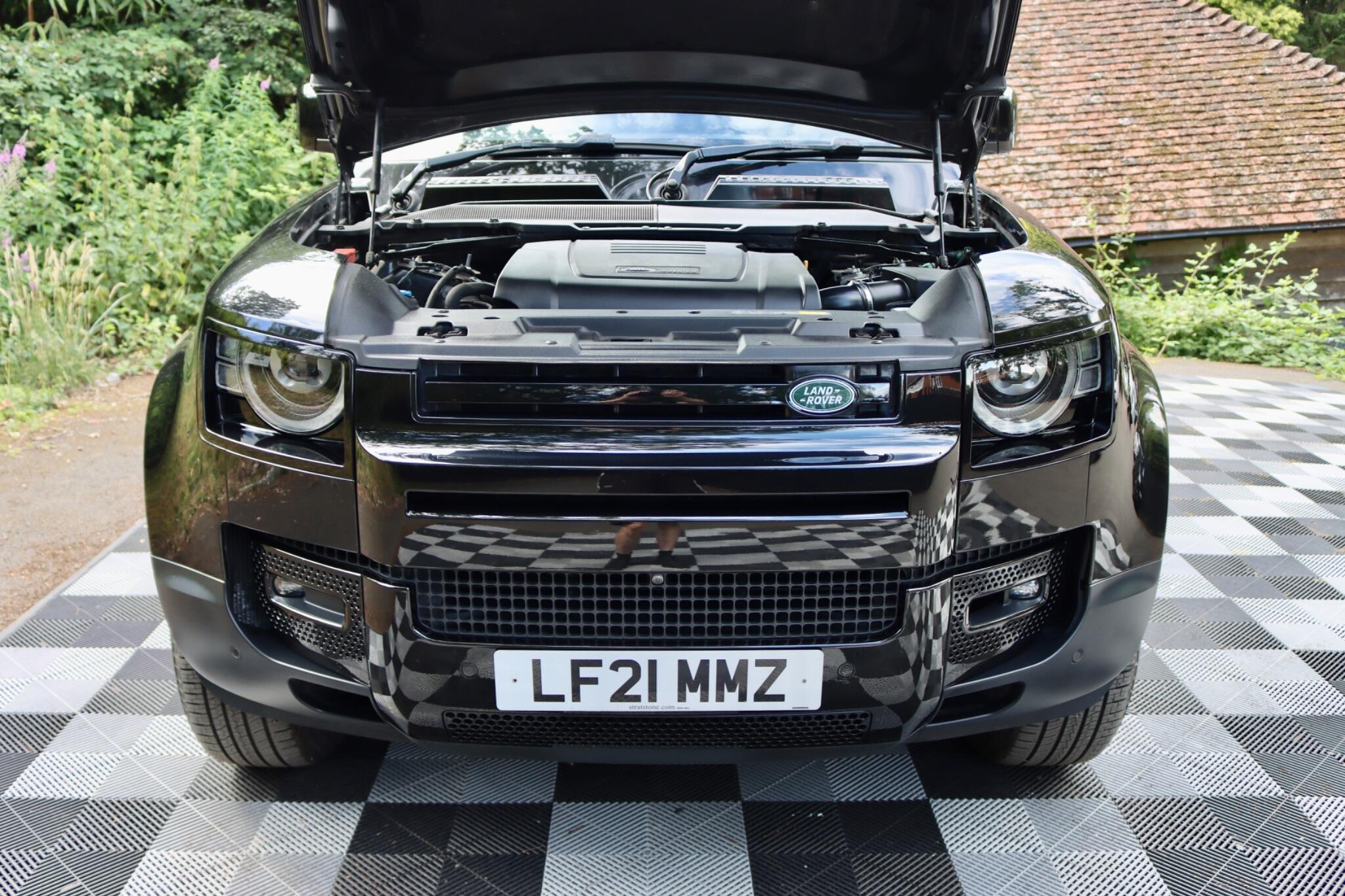 Land Rover Defender view 24