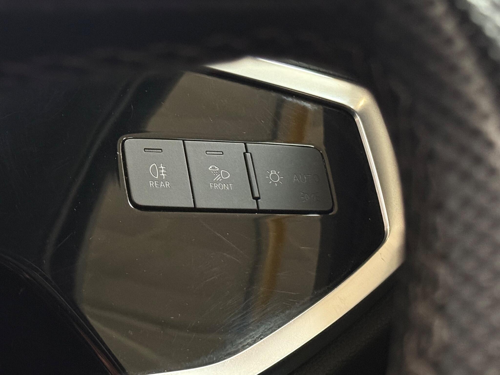 Audi Q3 view 18
