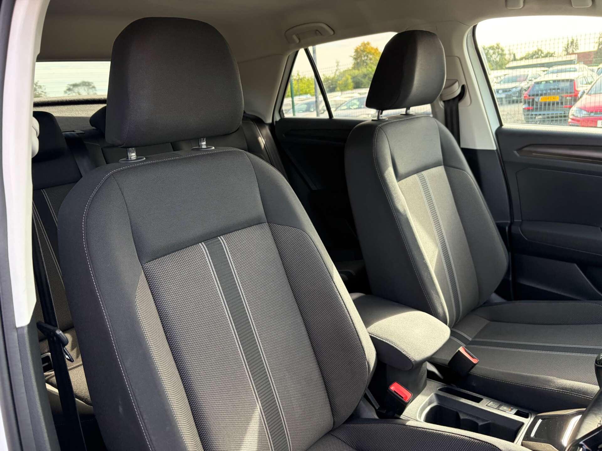 Volkswagen T-Roc view 36
