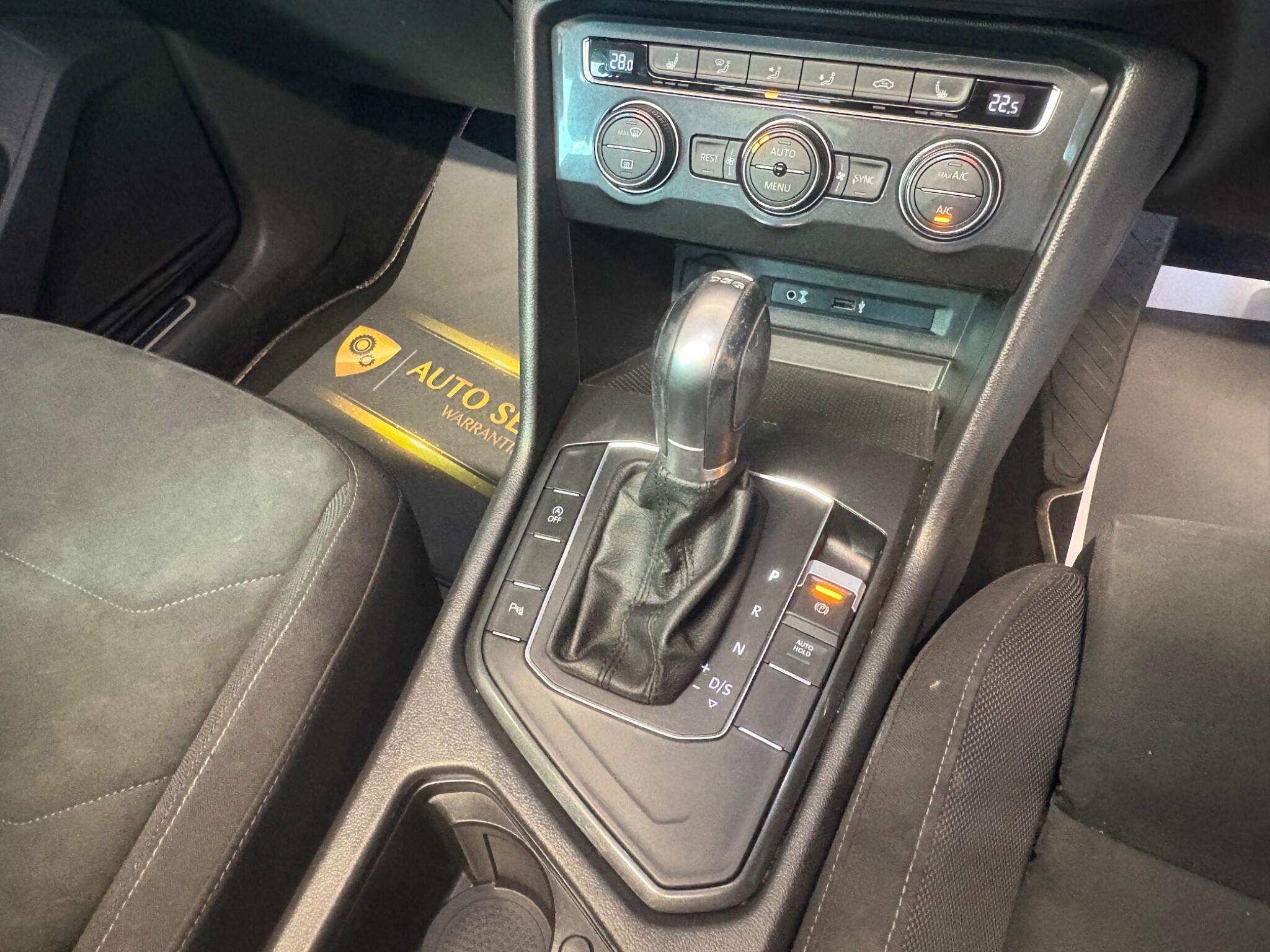 Volkswagen Tiguan view 12
