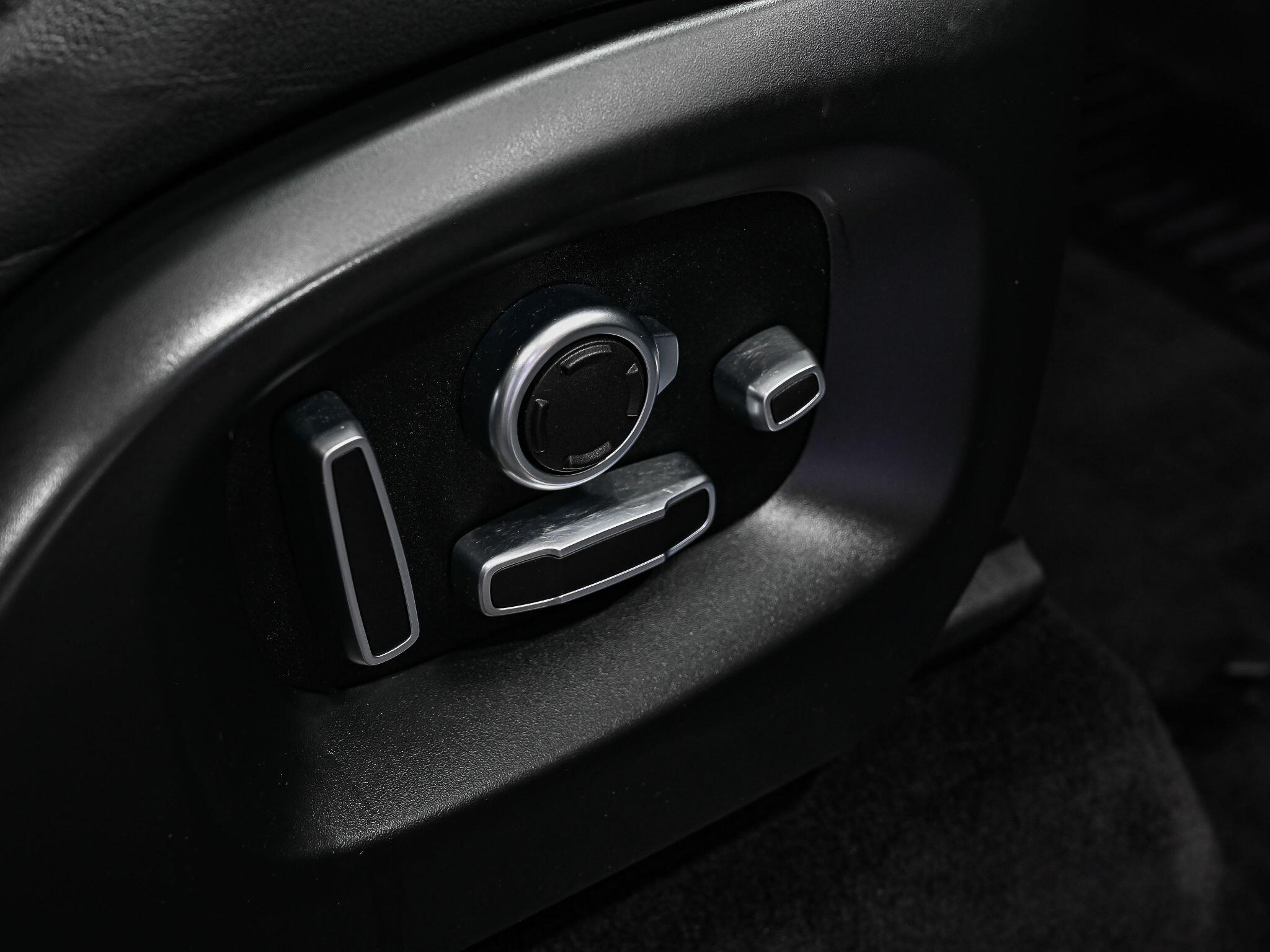 Land Rover Range Rover Sport view 32