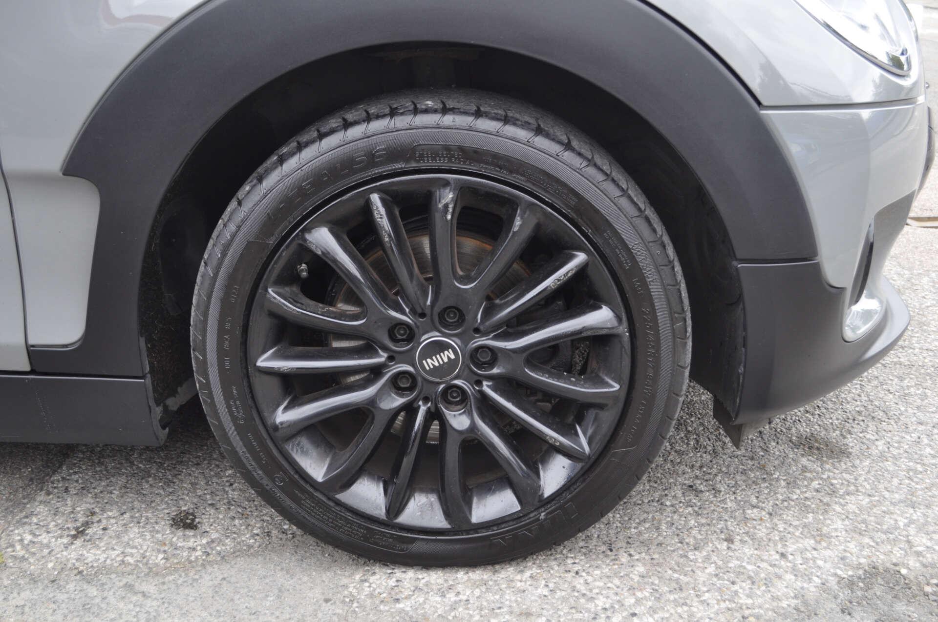 Mini Clubman view 32