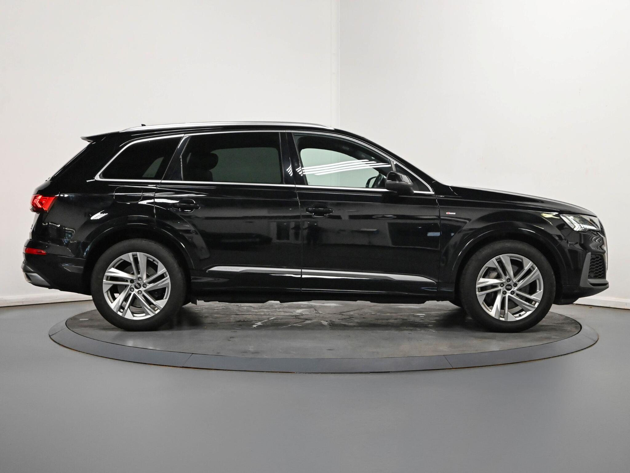 Audi Q7 view 27