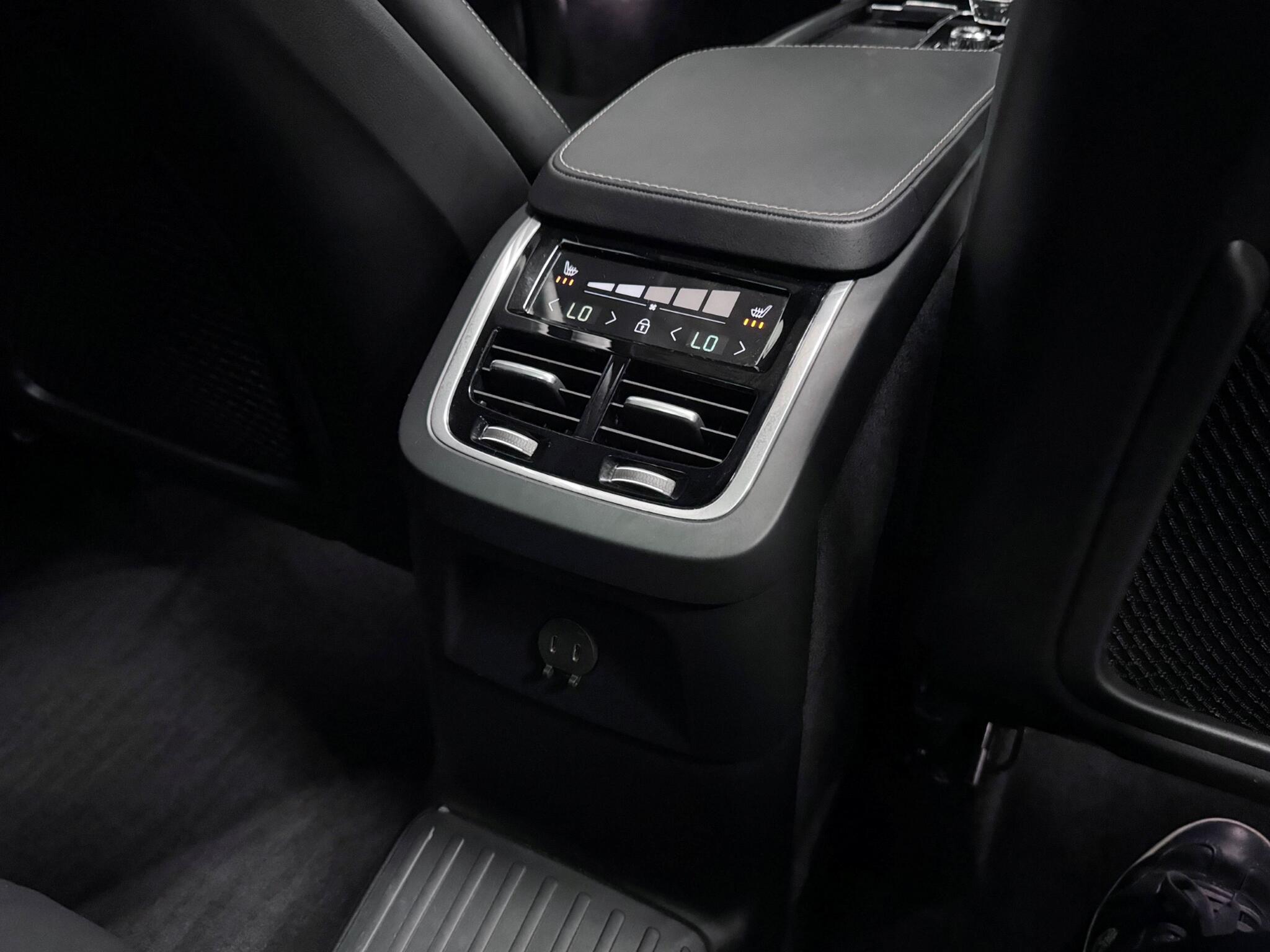 Volvo XC90 view 35
