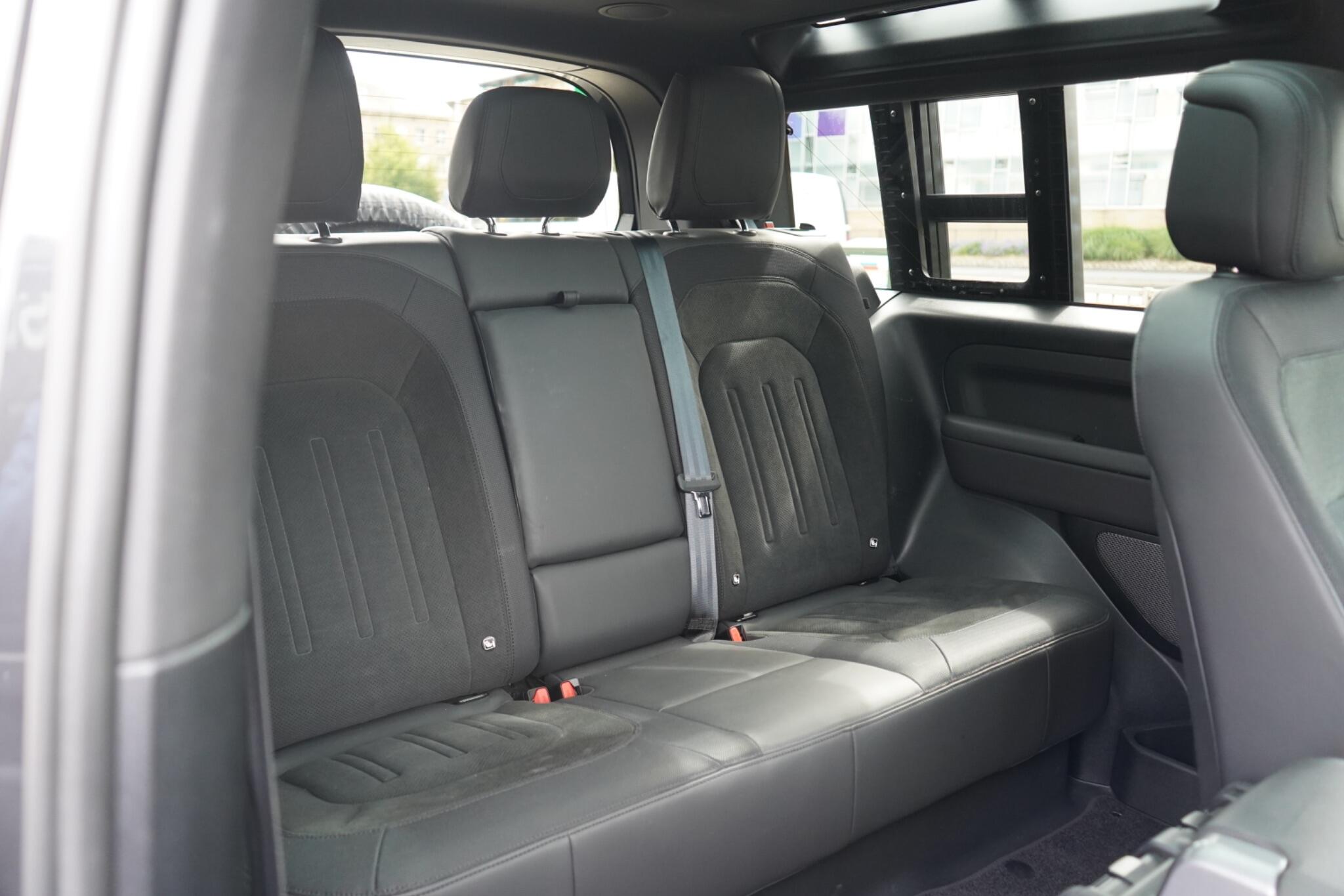 Land Rover Defender 90 view 21