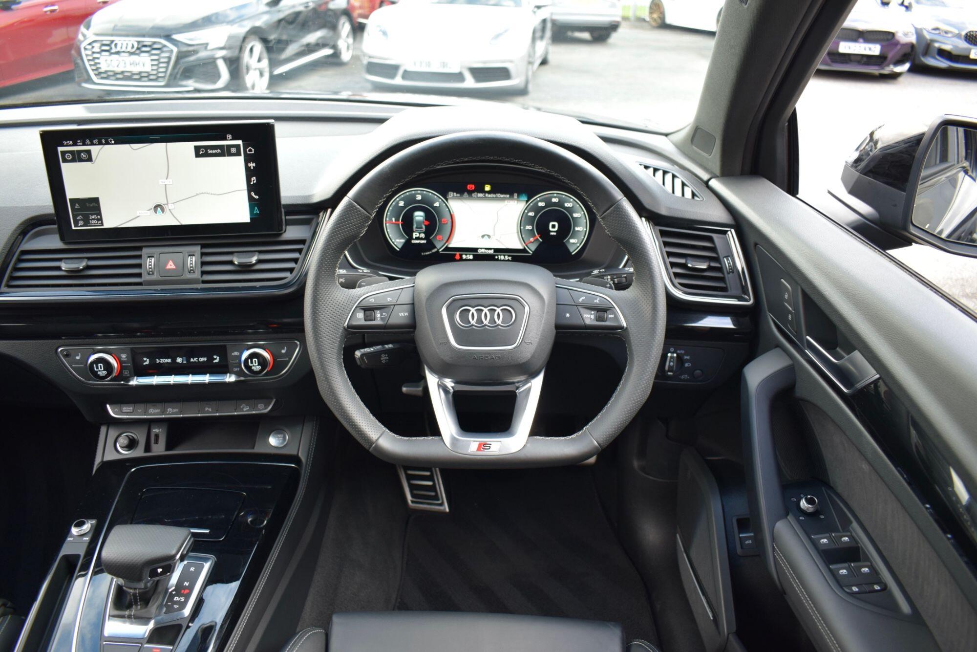 Audi Q5 view 21