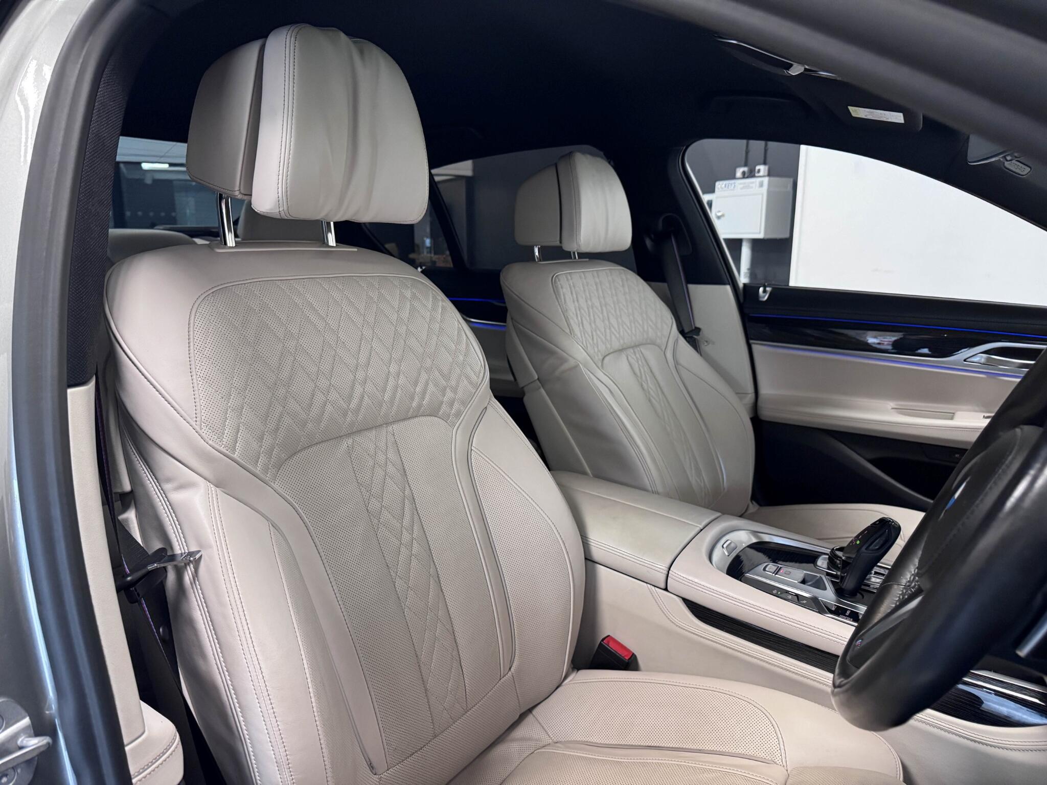BMW 7 Series view 29