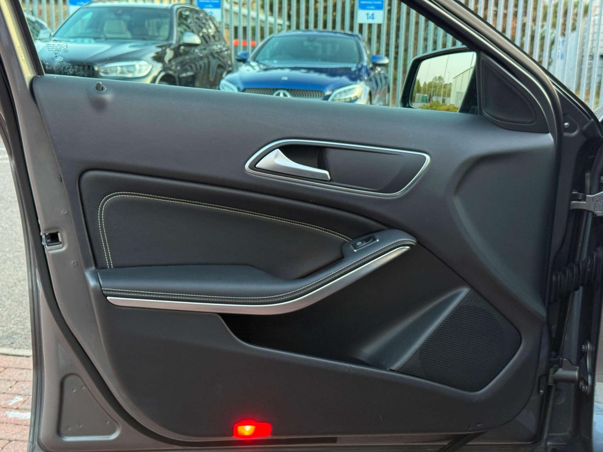 Mercedes-Benz Gla view 39