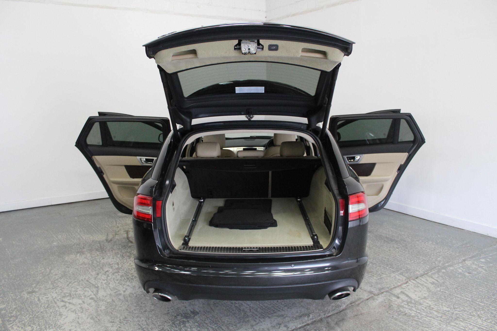 Jaguar XF view 23