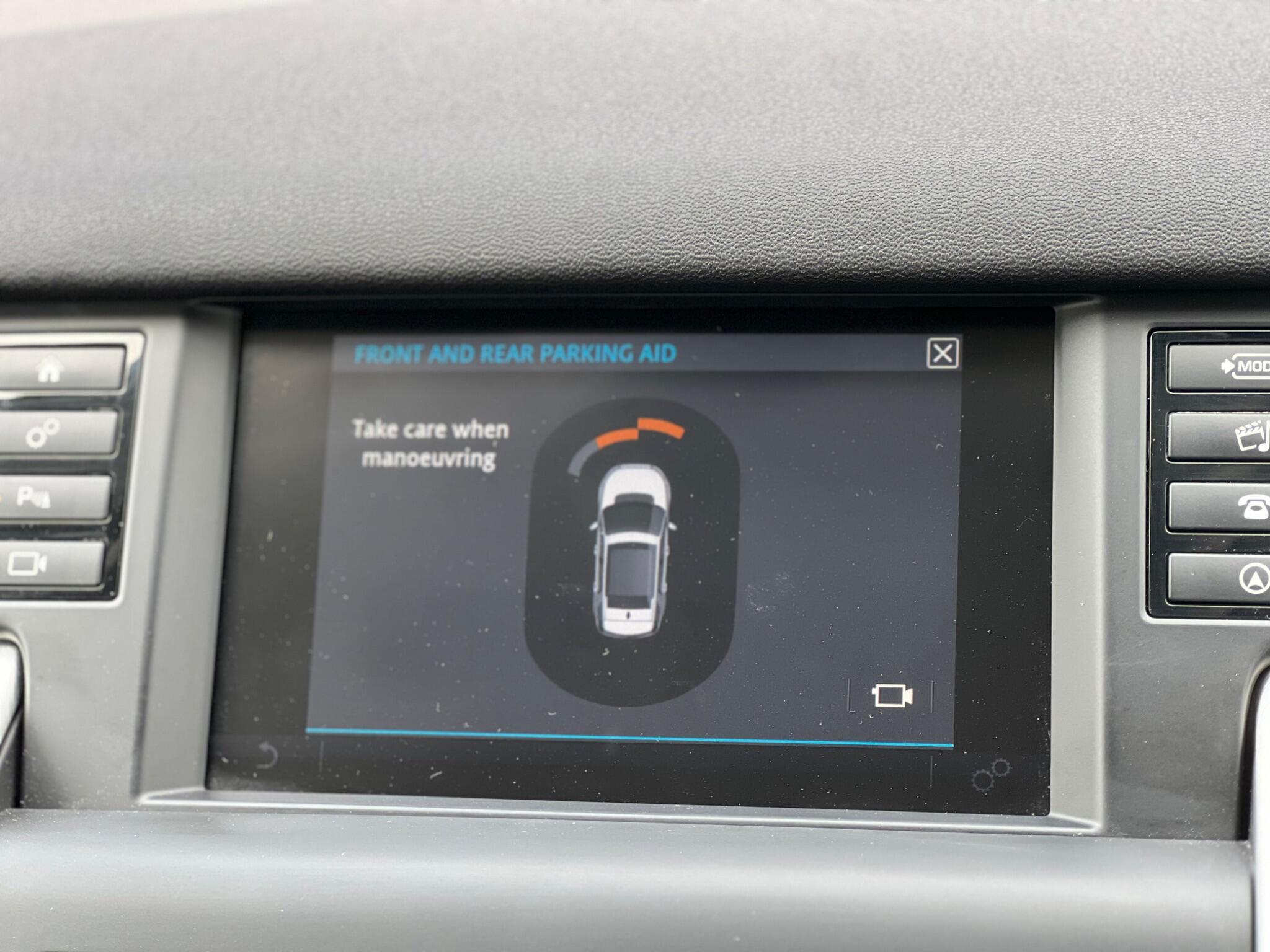 Land Rover Discovery Sport view 40