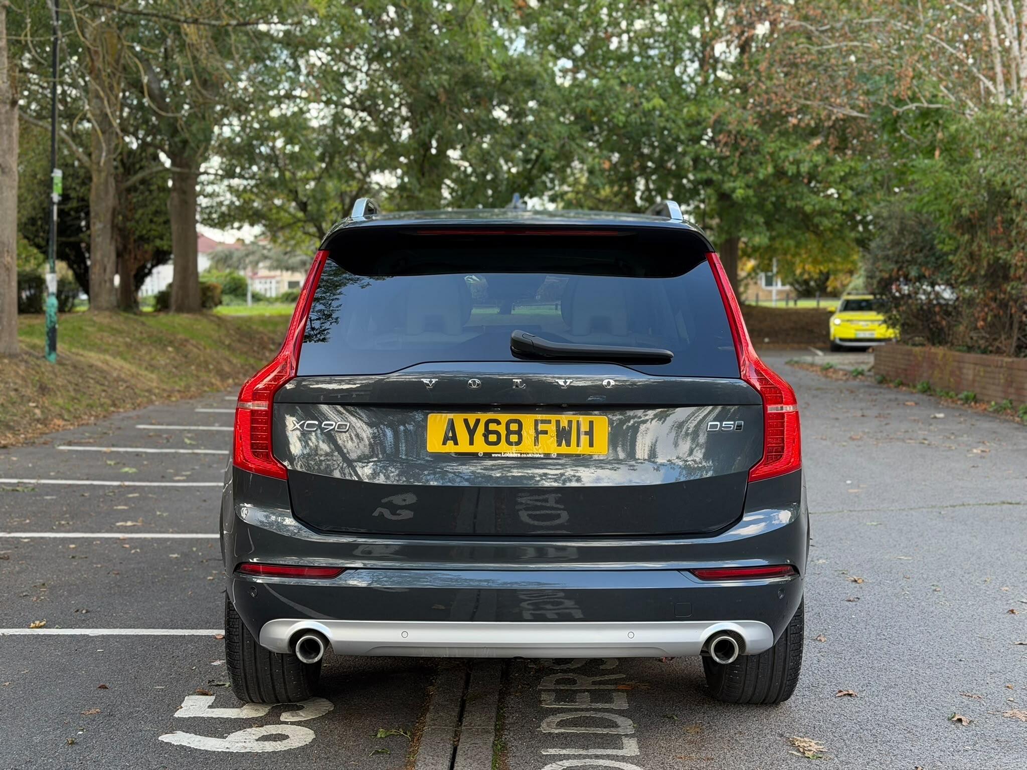 Volvo XC90 view 5