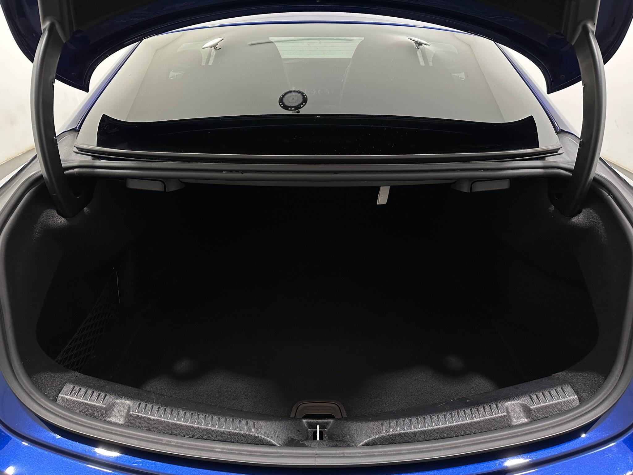 Mercedes-Benz E-Class view 44
