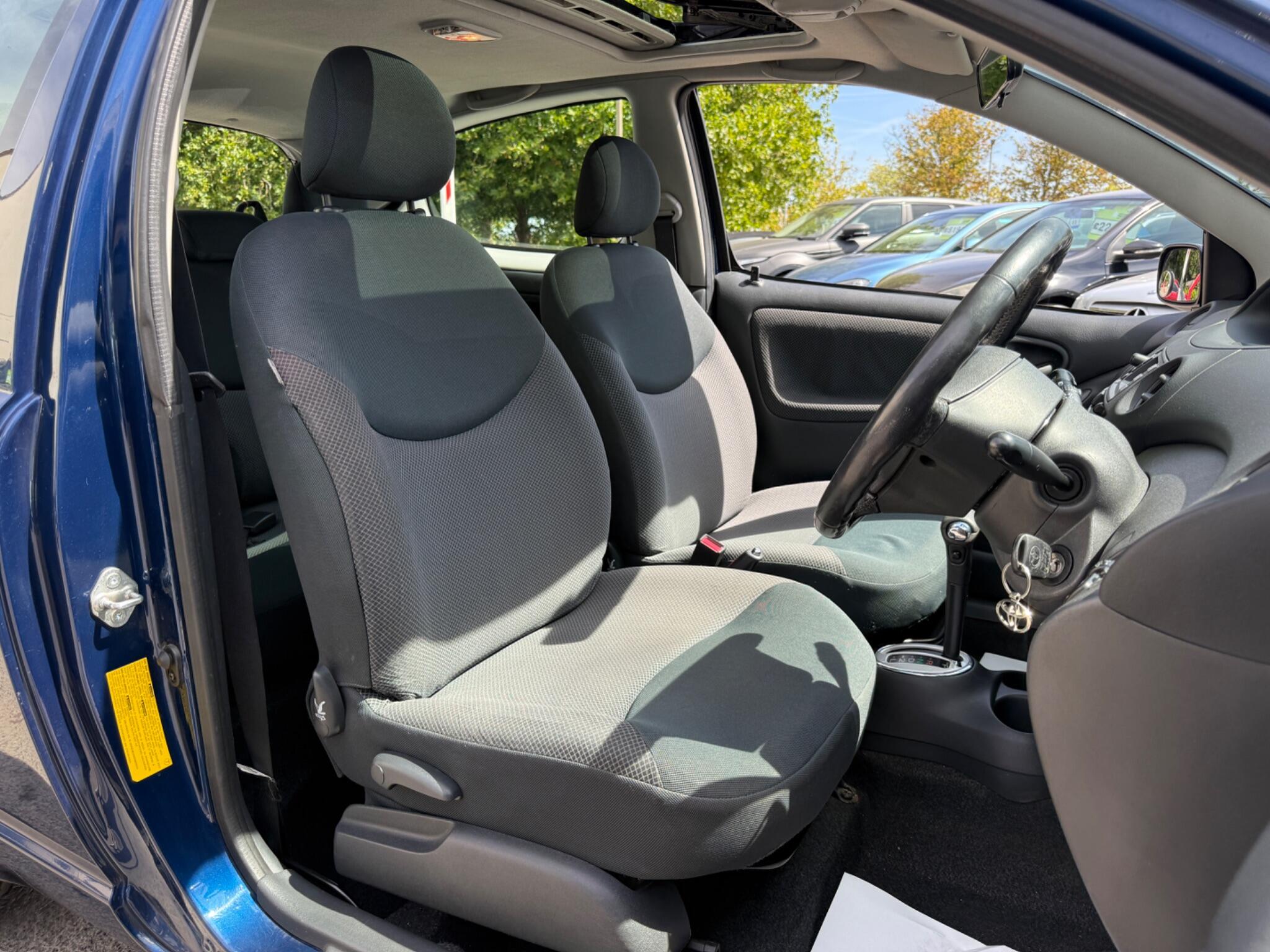 Toyota Yaris - Image 24