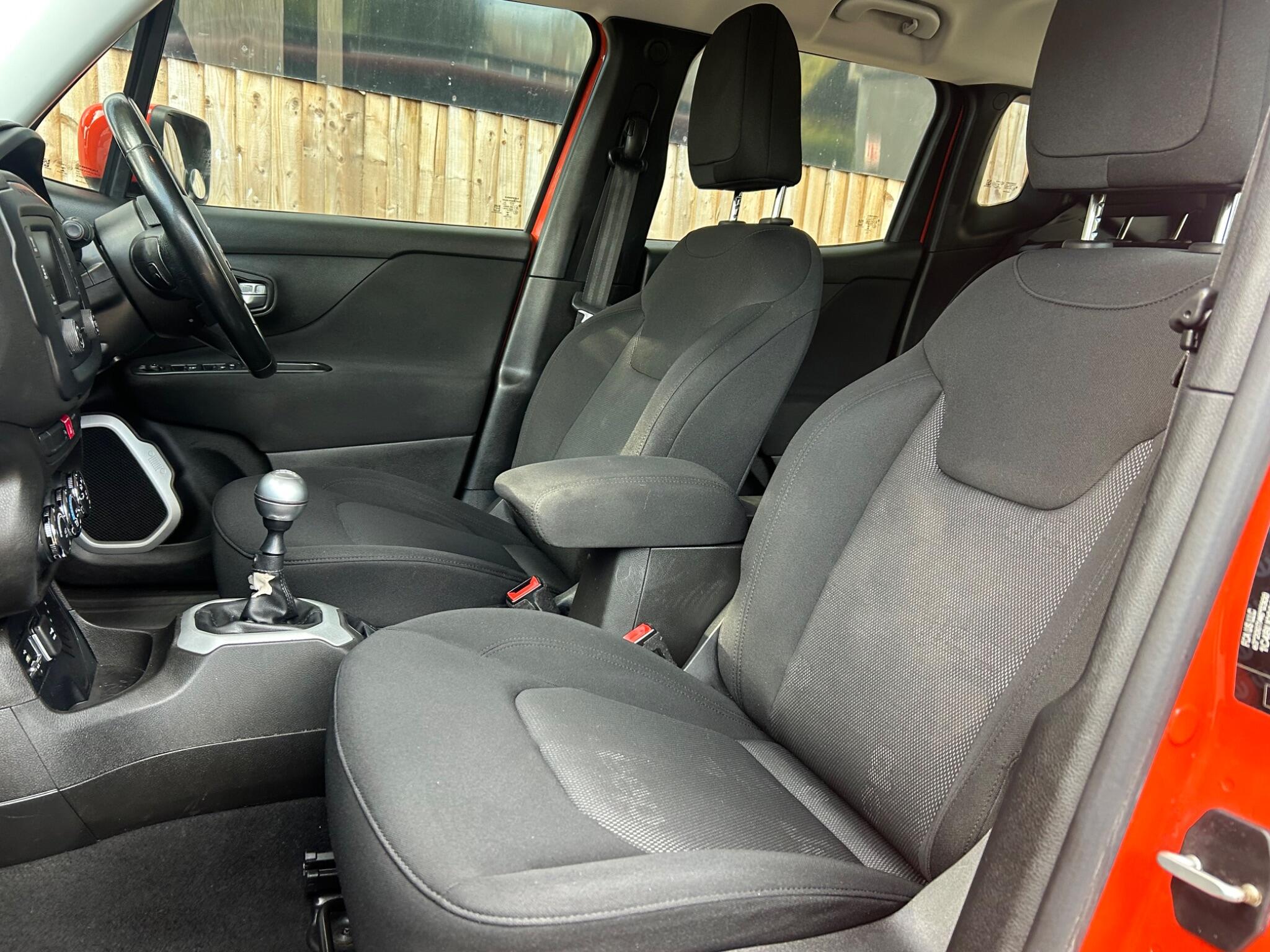 Jeep Renegade view 4